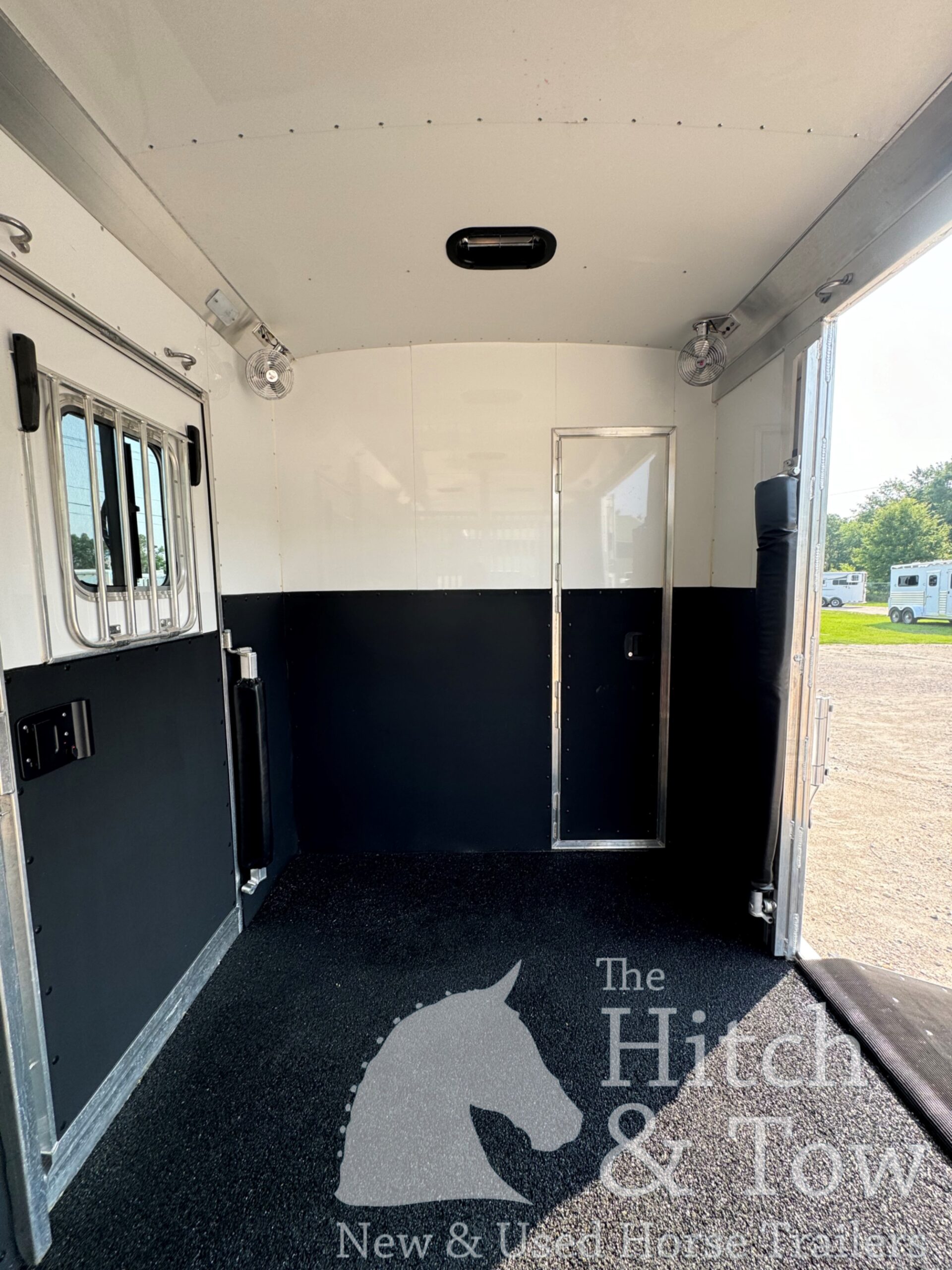 2022 4 STAR 2+1 W/ WERM, 10′ BOX STALL, 5′ DRESSING ROOM & MORE!! $67,500