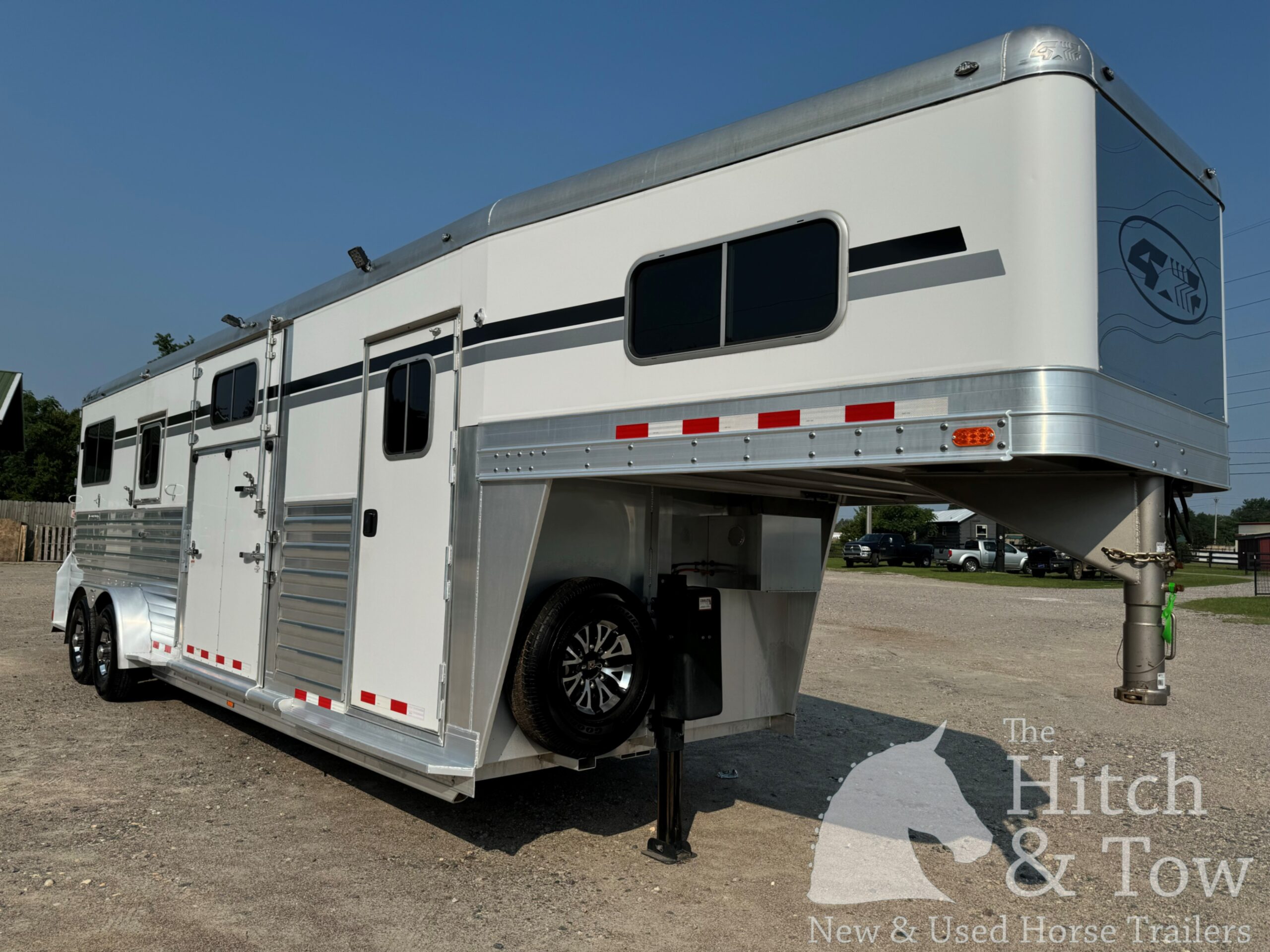 2022 4 STAR 2+1 W/ WERM, 10′ BOX STALL, 5′ DRESSING ROOM & MORE!! $67,500