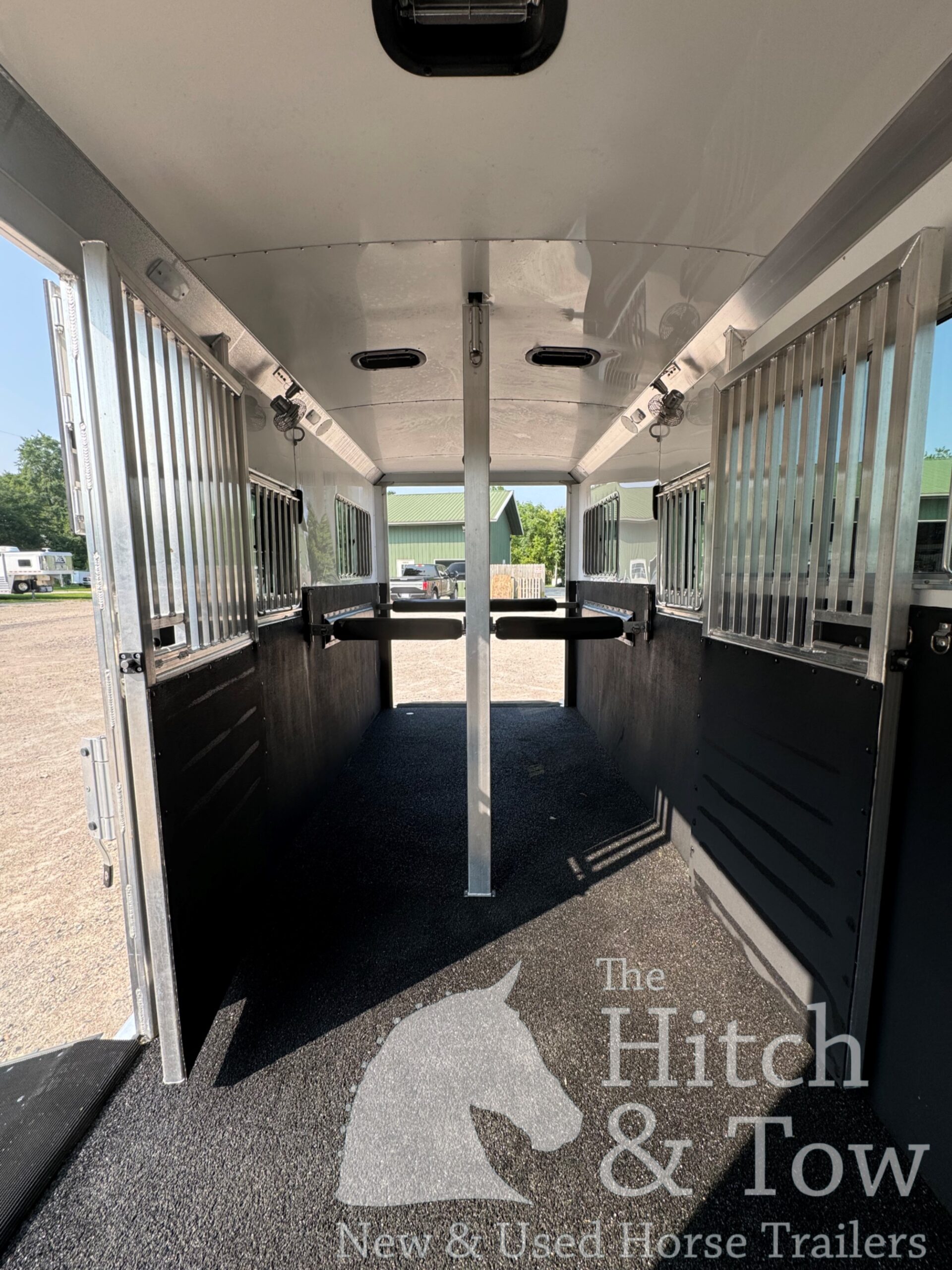 2022 4 STAR 2+1 W/ WERM, 10′ BOX STALL, 5′ DRESSING ROOM & MORE!! $67,500