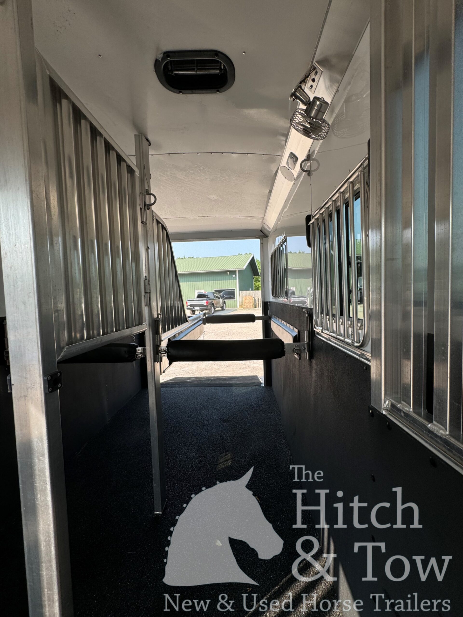 2022 4 STAR 2+1 W/ WERM, 10′ BOX STALL, 5′ DRESSING ROOM & MORE!! $67,500