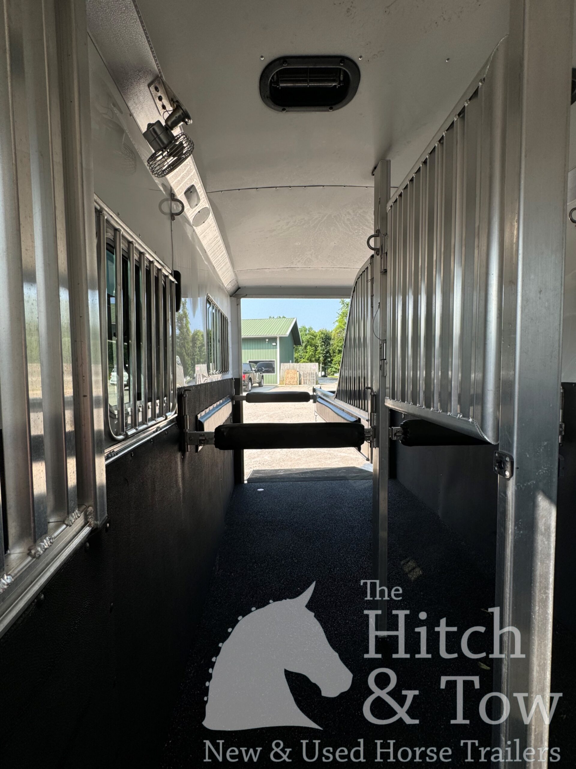 2022 4 STAR 2+1 W/ WERM, 10′ BOX STALL, 5′ DRESSING ROOM & MORE!! $67,500