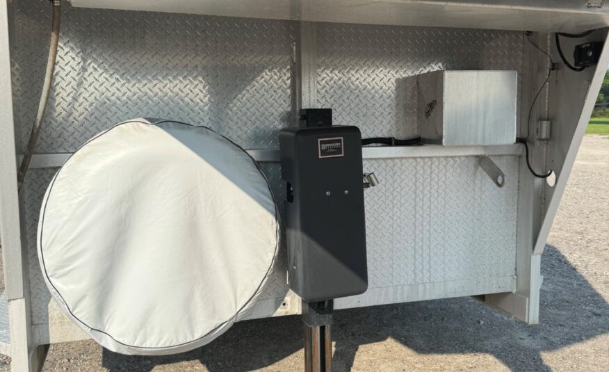 2004 JAMCO 2+1 GOOSENECK TRAILER $33,900