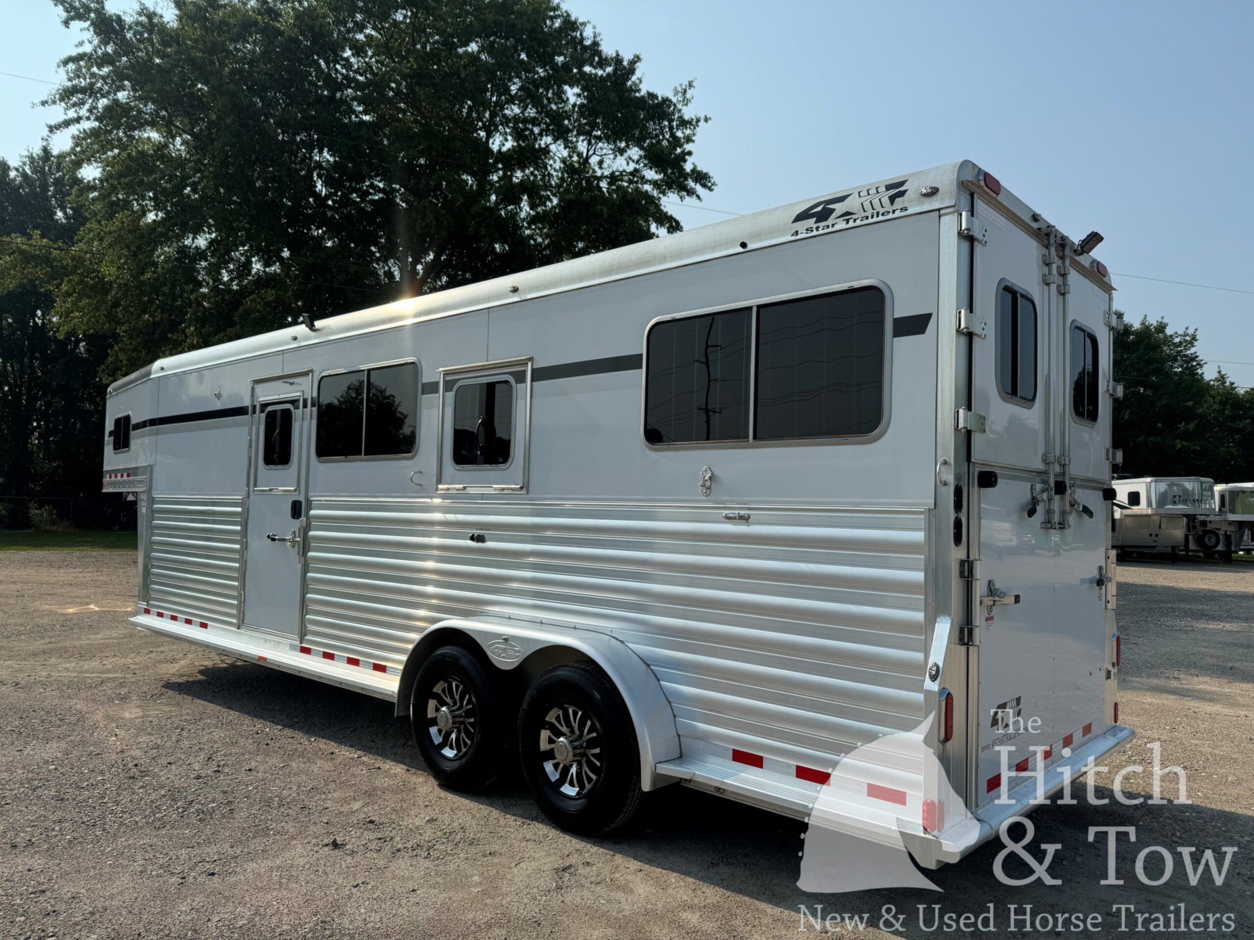 2022 4 STAR 2+1 W/ WERM, 10′ BOX STALL, 5′ DRESSING ROOM & MORE!! $67,500