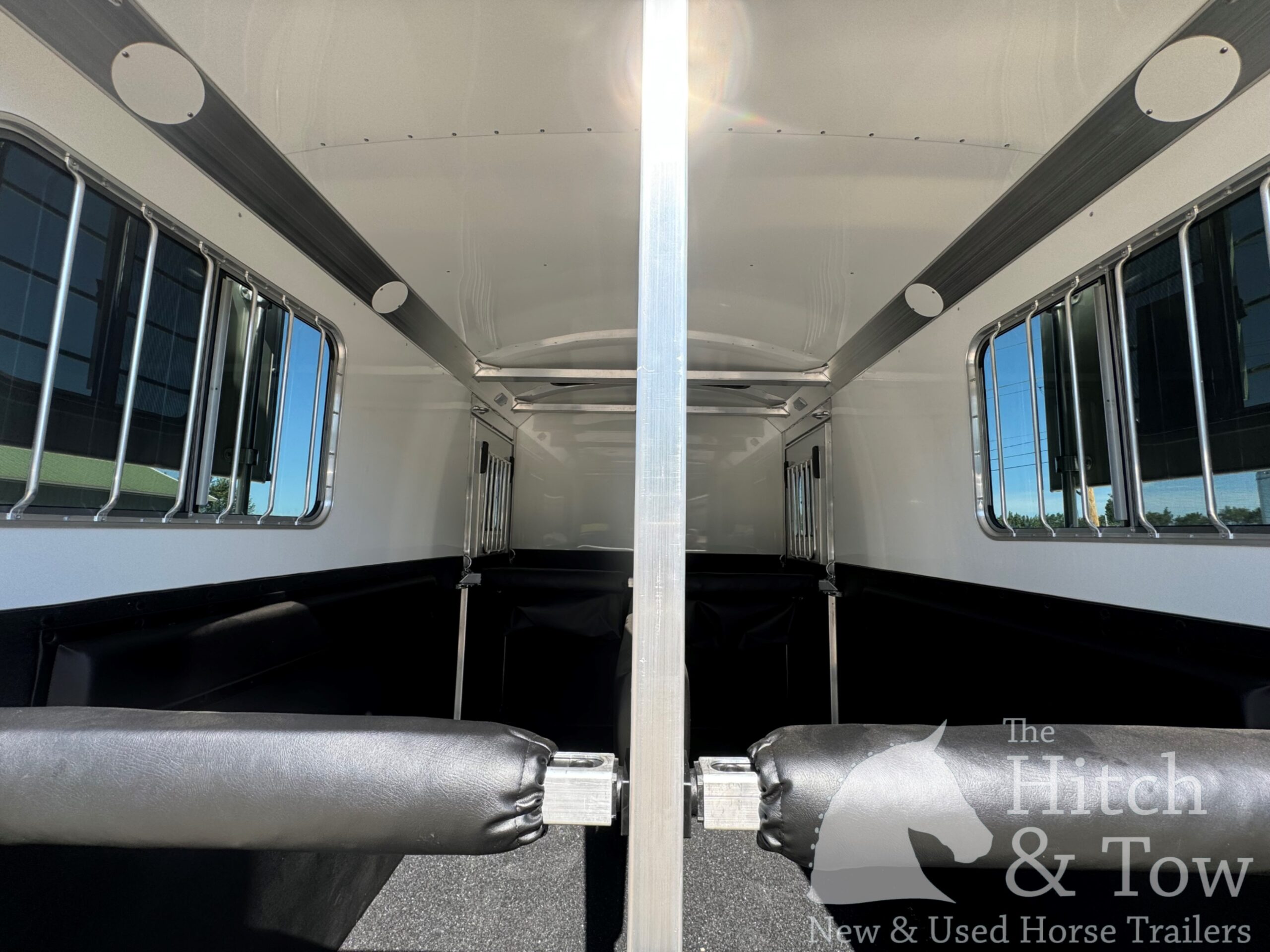 2025 4 STAR 2 HORSE GOOSENECK W/ UPGRADES! $43,900