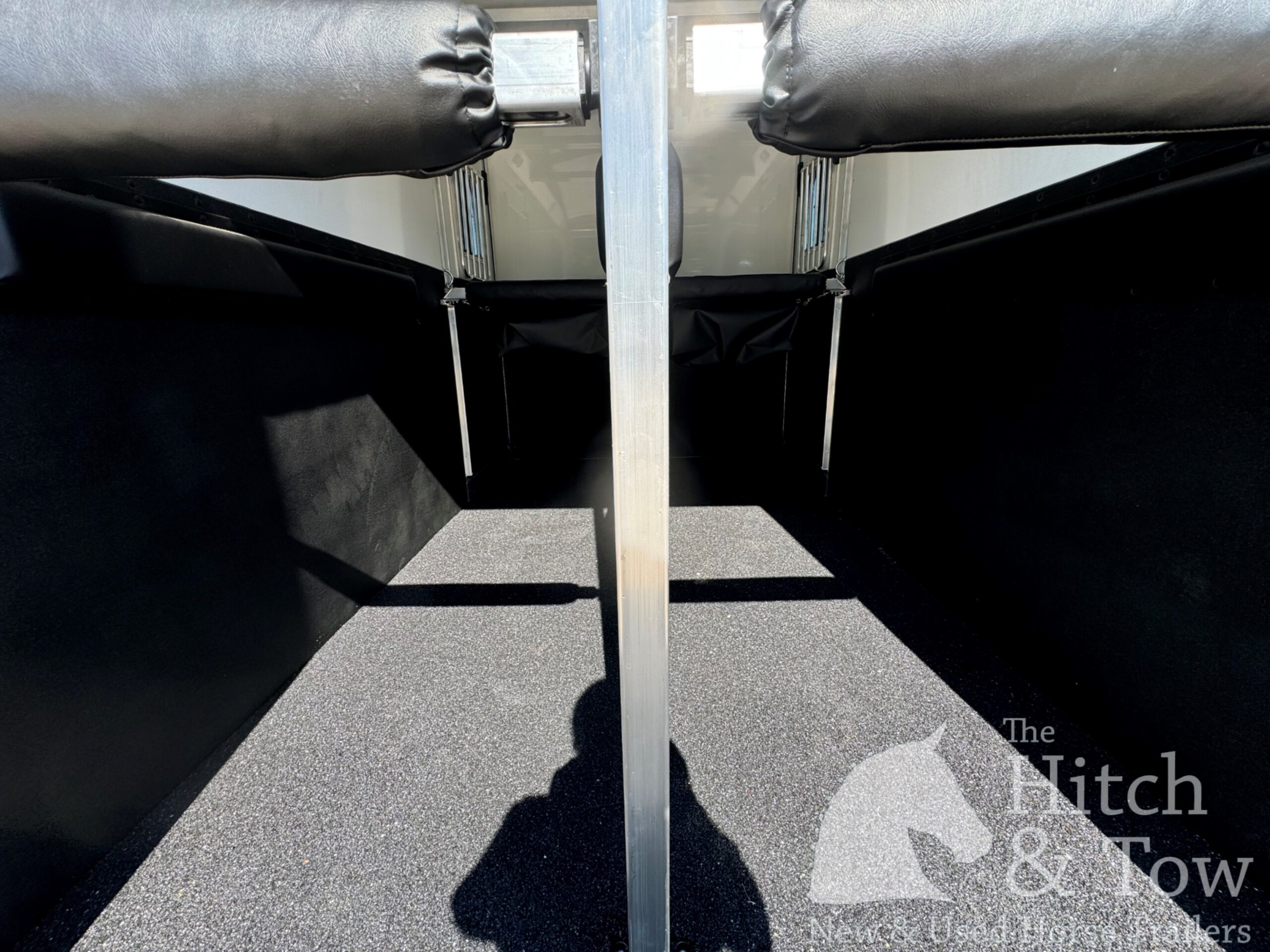 2025 4 STAR 2 HORSE GOOSENECK W/ UPGRADES! $43,900