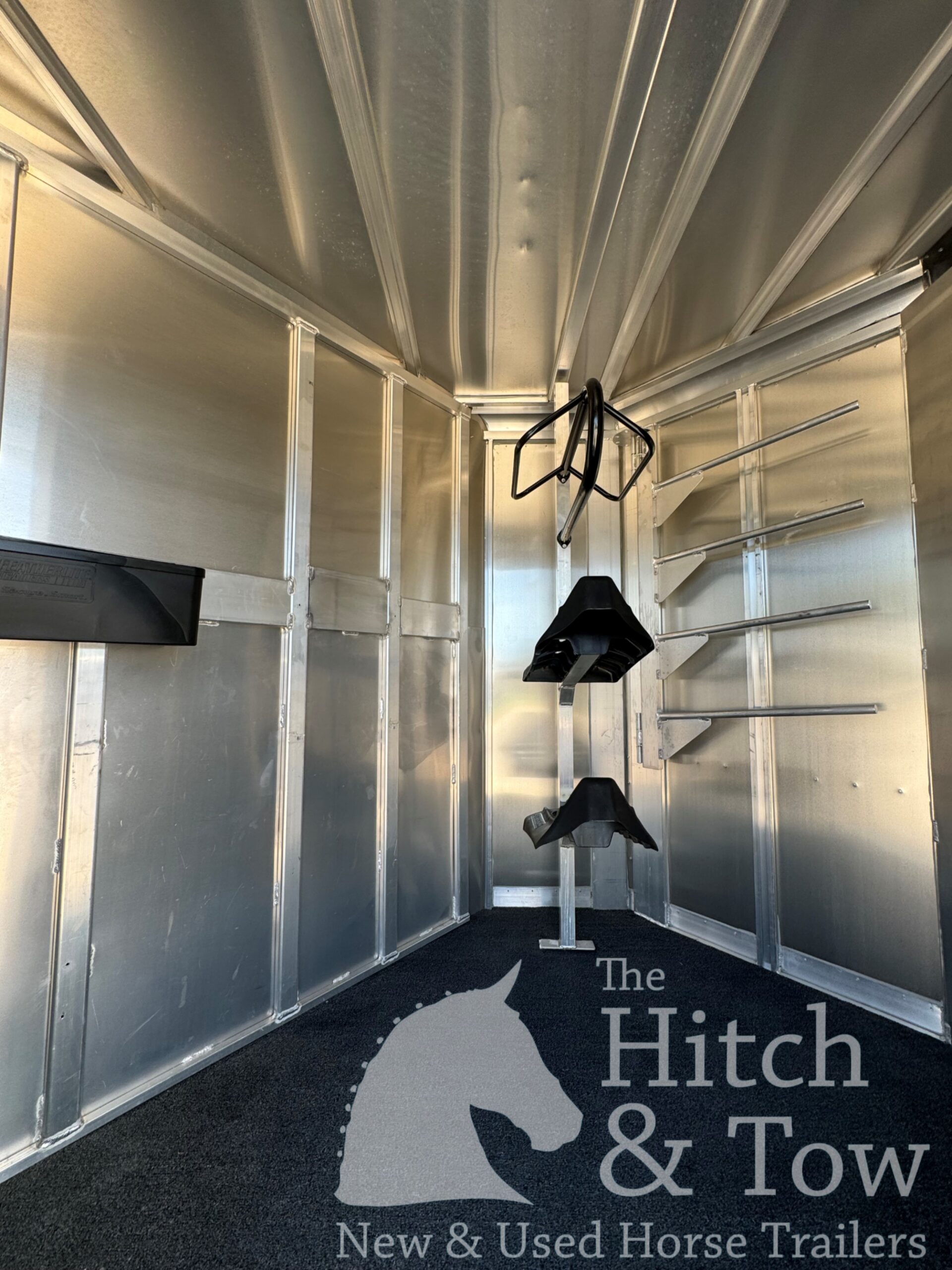 2017 FEATHERLITE 2 HORSE SLANT BUMPER PULL W/ LARGE DRESSING ROOM $20,900