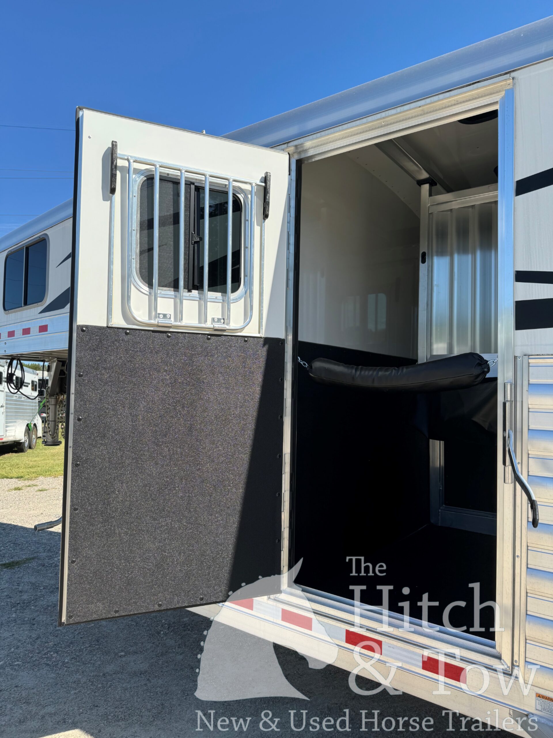 2025 4 STAR 2 HORSE GOOSENECK W/ UPGRADES! $43,900