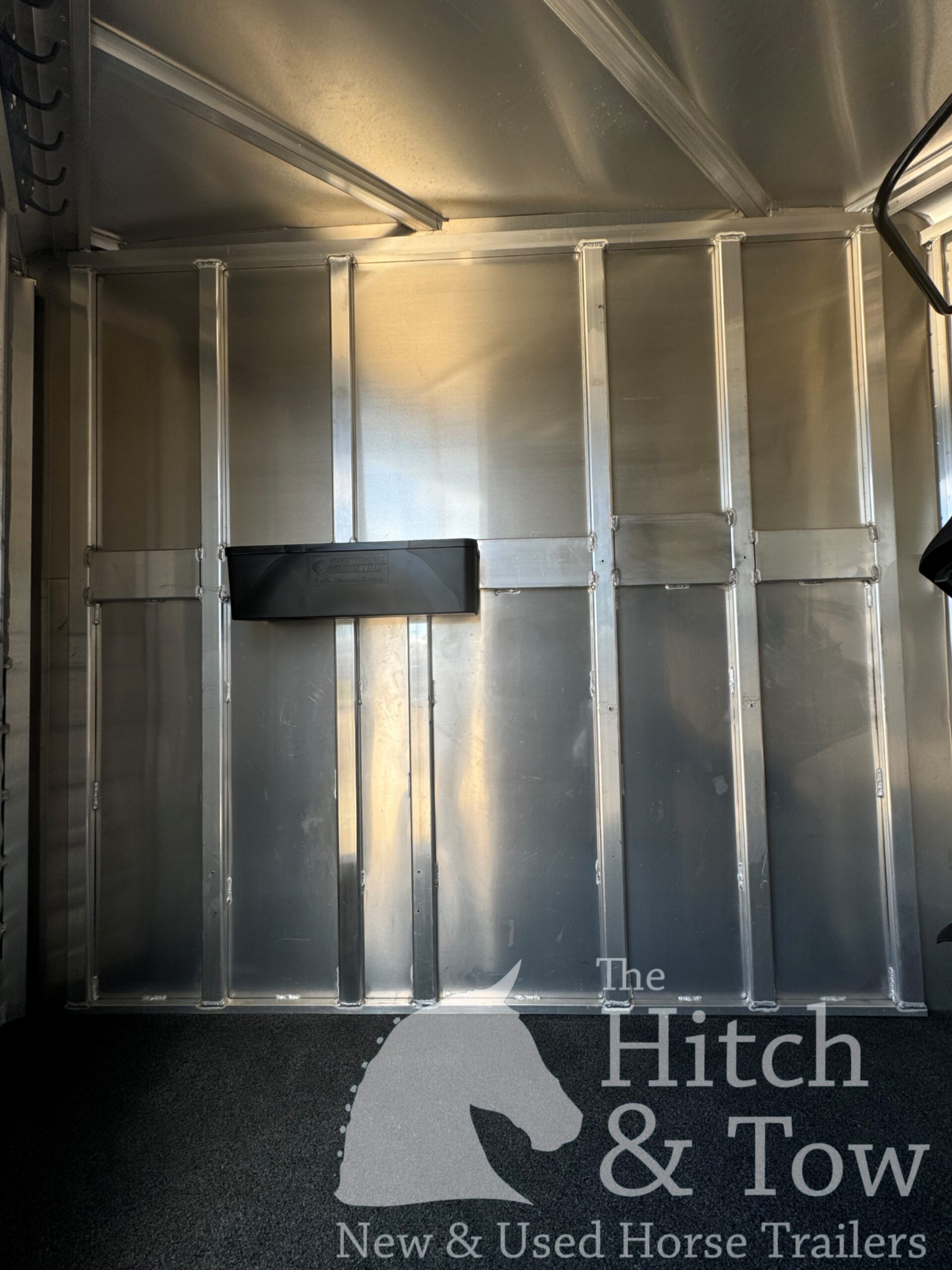 2017 FEATHERLITE 2 HORSE SLANT BUMPER PULL W/ LARGE DRESSING ROOM $20,900