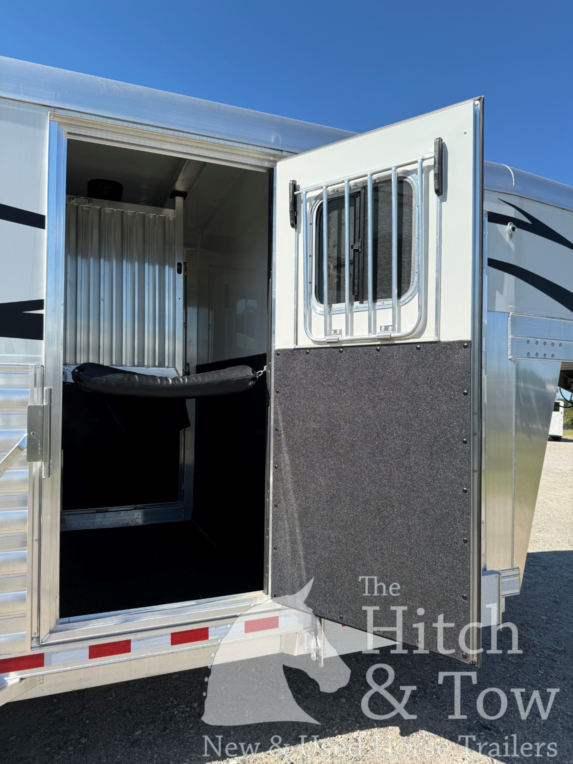 2025 4 STAR 2 HORSE GOOSENECK W/ UPGRADES! $43,900