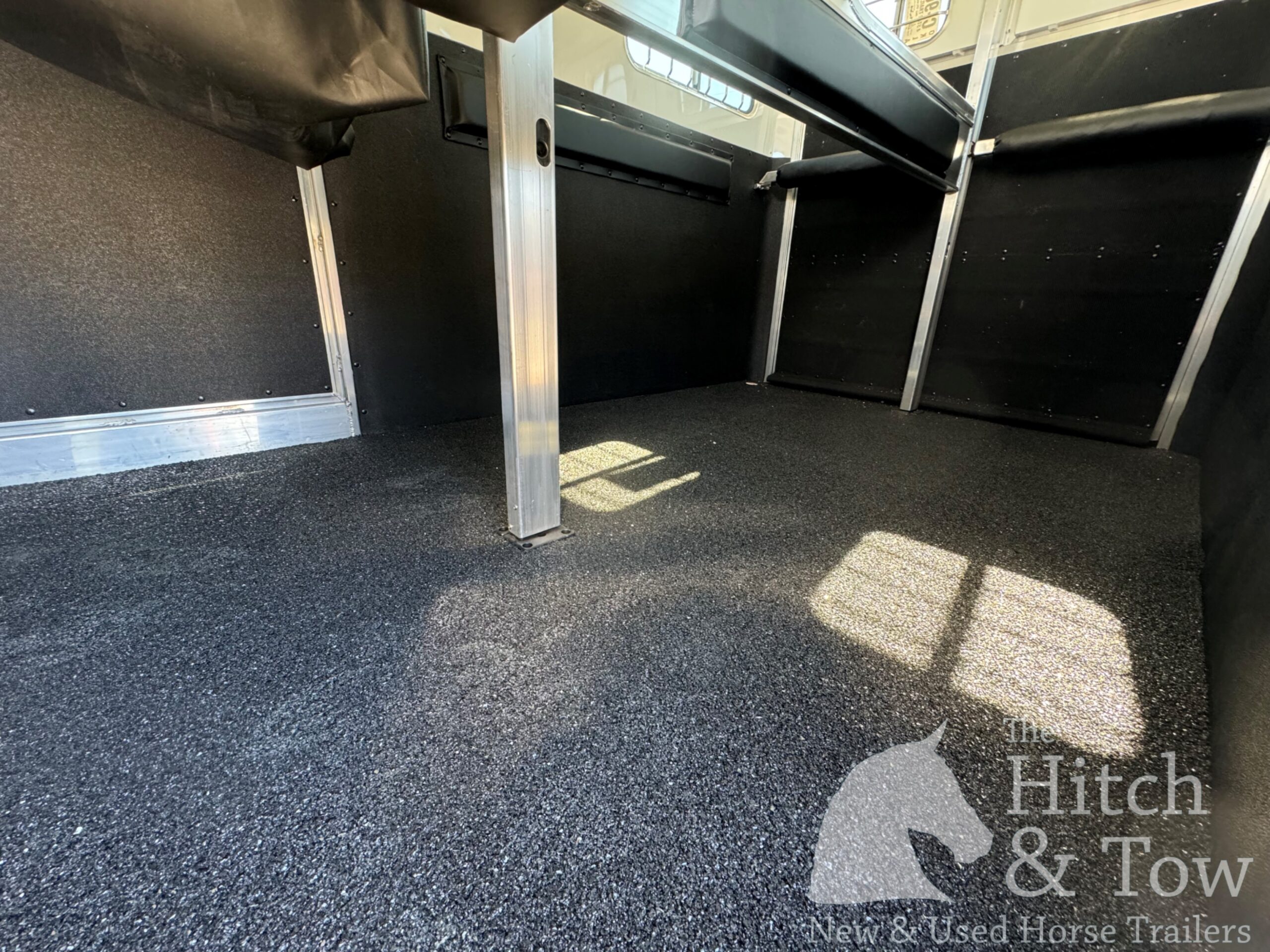 2025 4 STAR 2 HORSE GOOSENECK W/ UPGRADES! $43,900