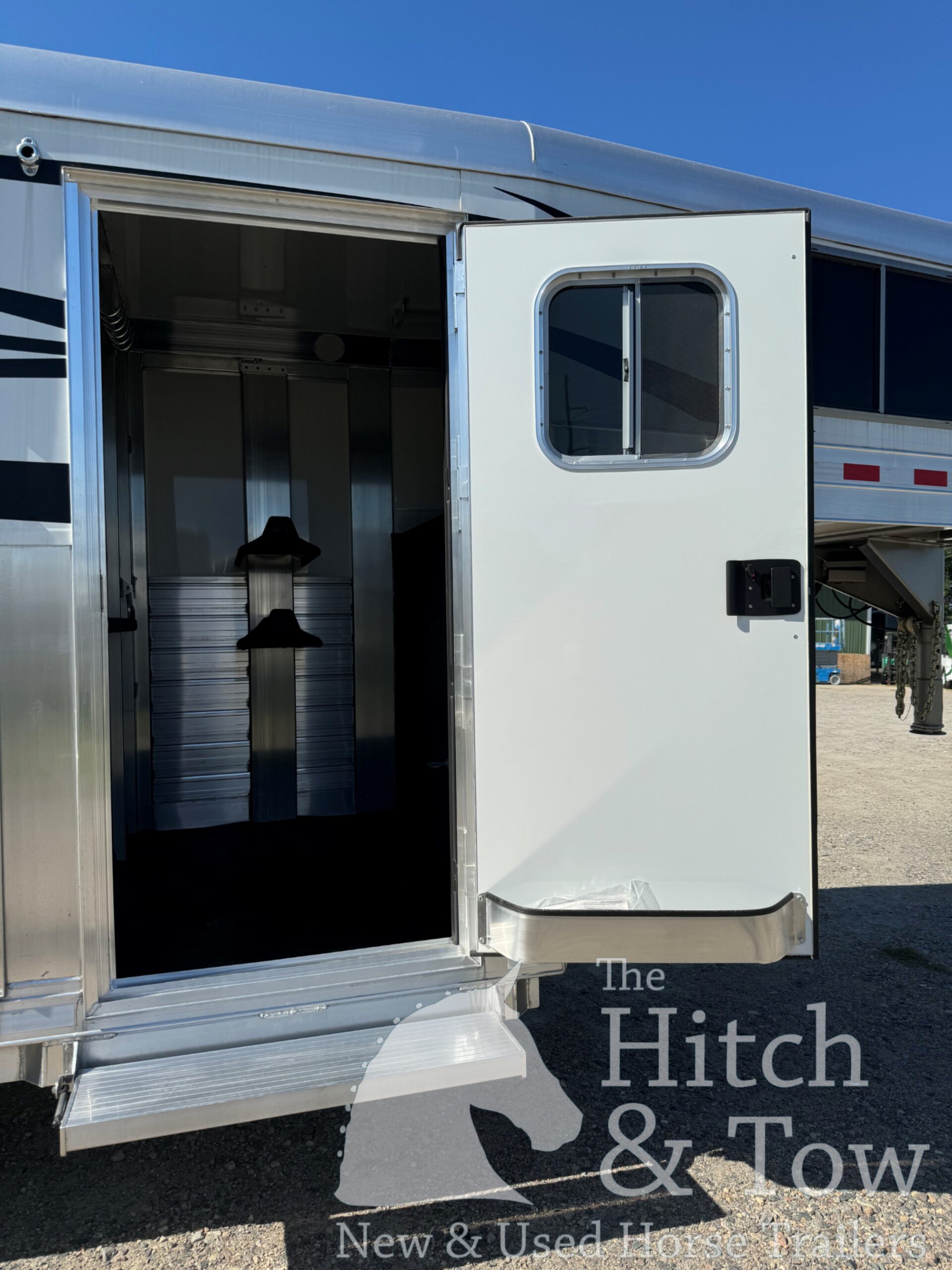 2025 4 STAR 2 HORSE GOOSENECK W/ UPGRADES! $43,900