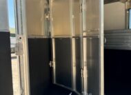 2017 FEATHERLITE 2 HORSE SLANT BUMPER PULL W/ LARGE DRESSING ROOM $20,900