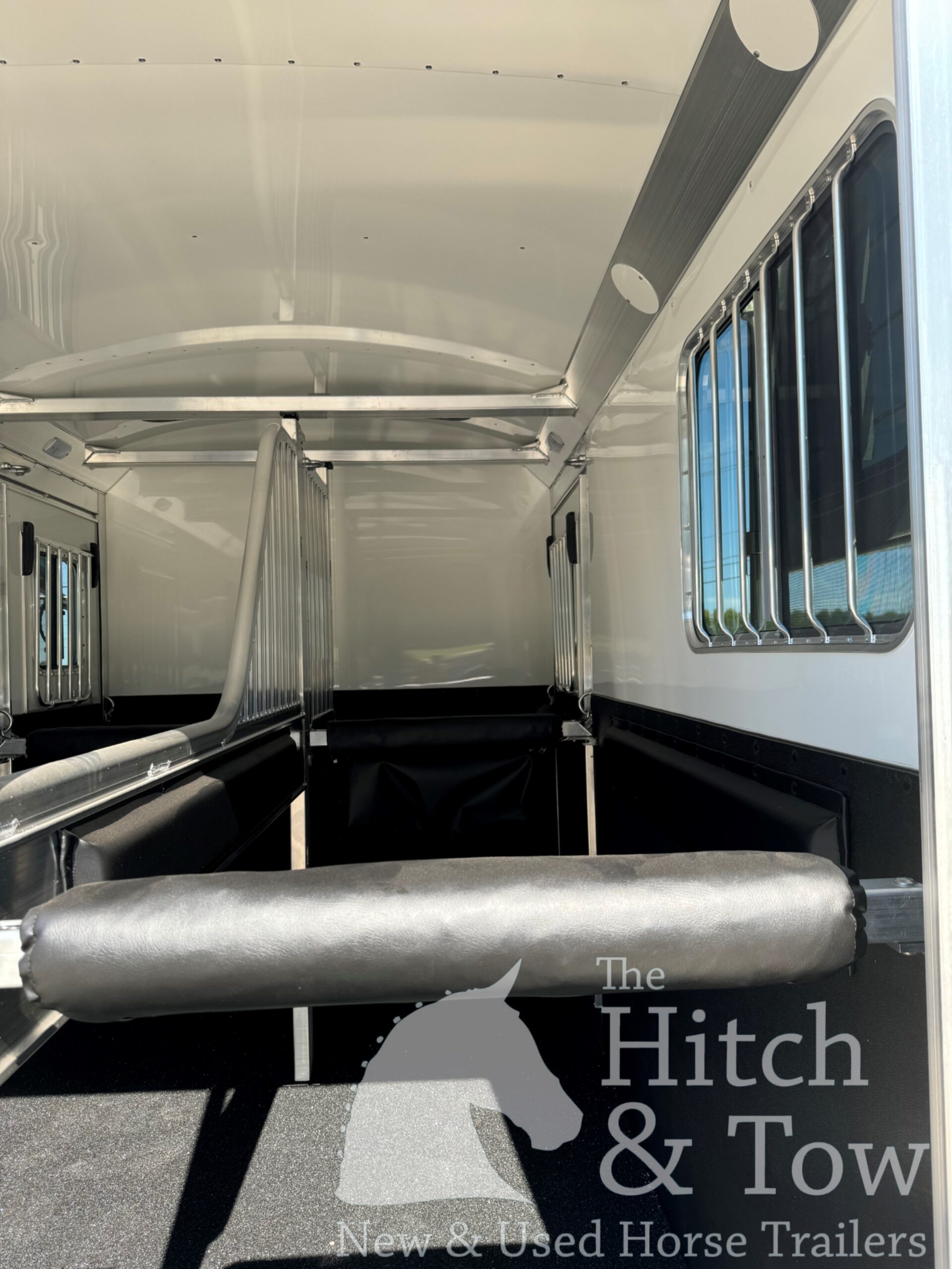 2025 4 STAR 2 HORSE GOOSENECK W/ UPGRADES! $43,900