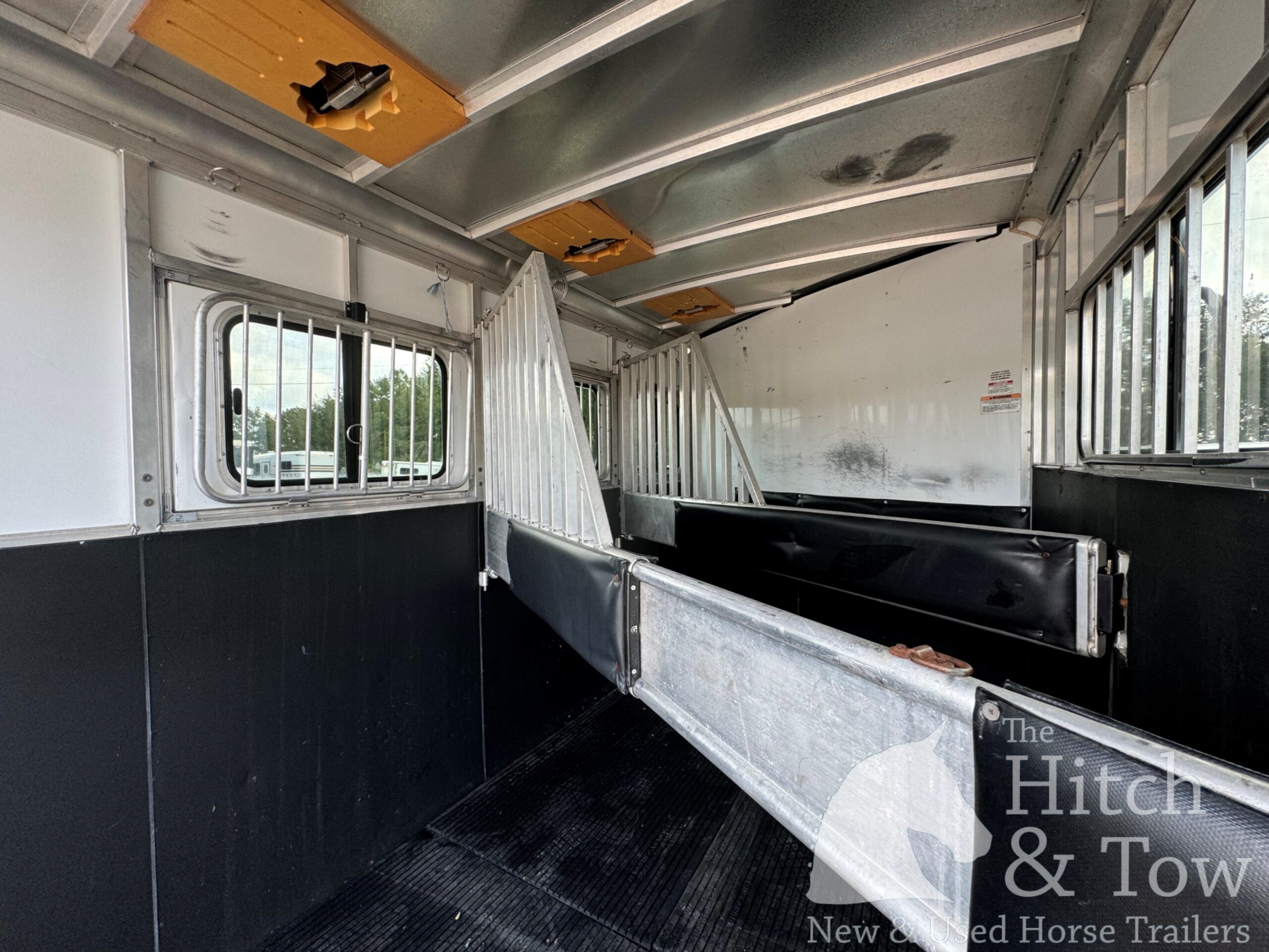 2014 SUNDOWNER SPORTMAN 3 HORSE GOOSENECK! $20,500