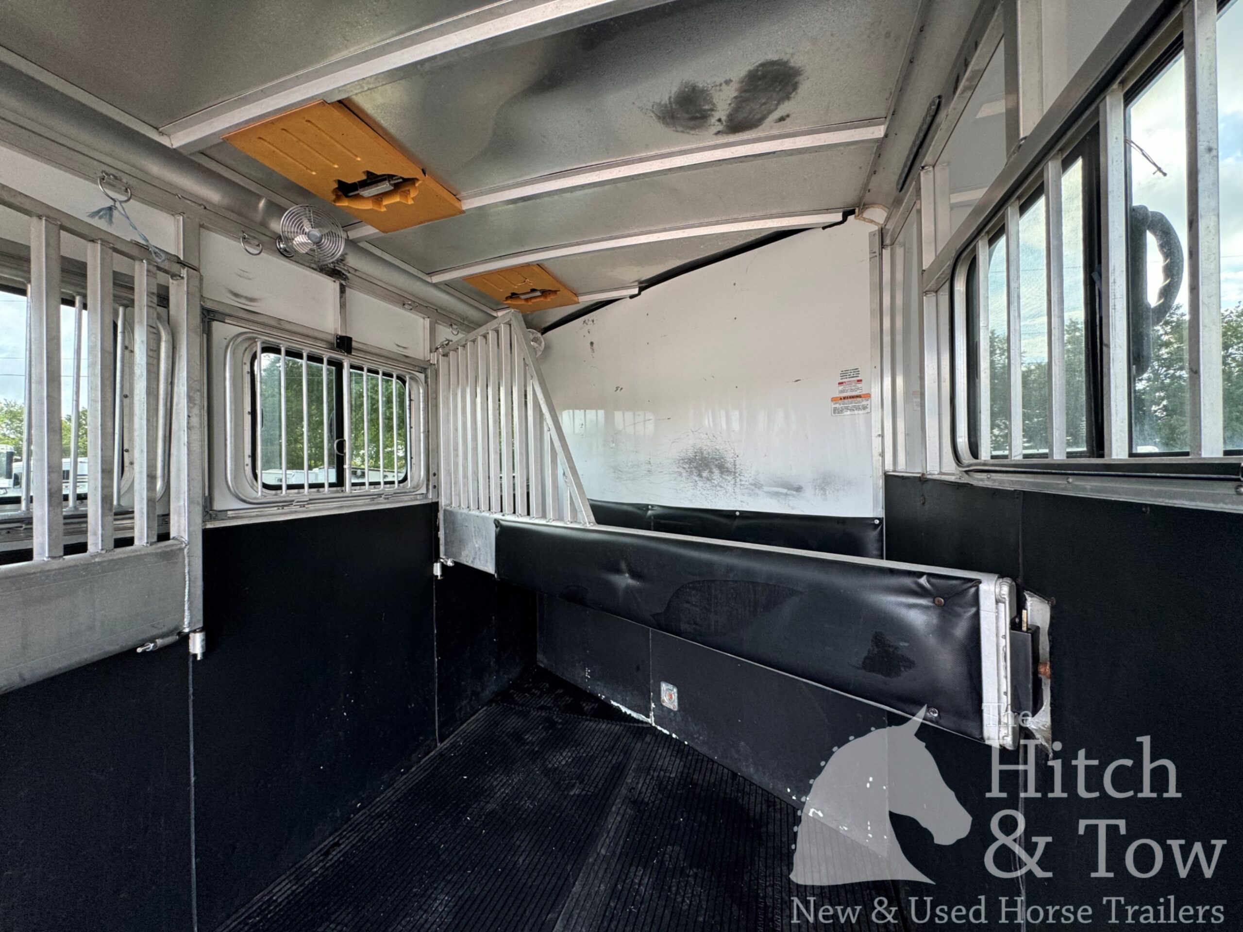 2014 SUNDOWNER SPORTMAN 3 HORSE GOOSENECK! $20,500