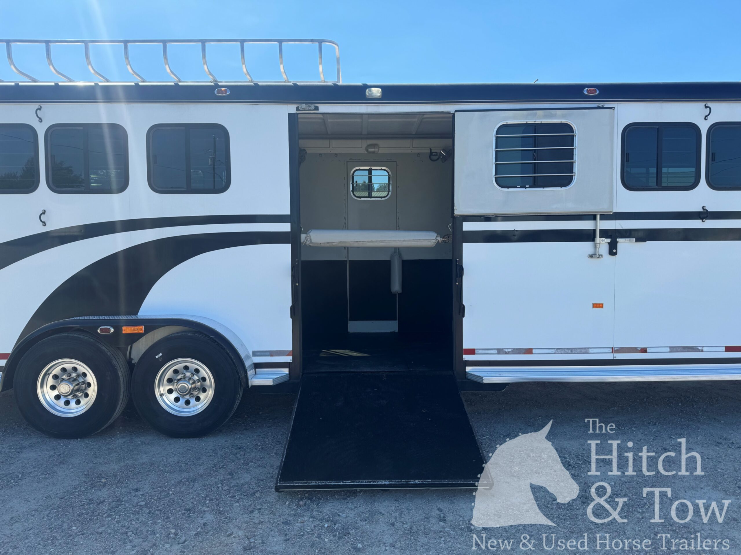 2017 EQUISPIRIT 4 HORSE HEAD TO HEAD TRAILER $42,900