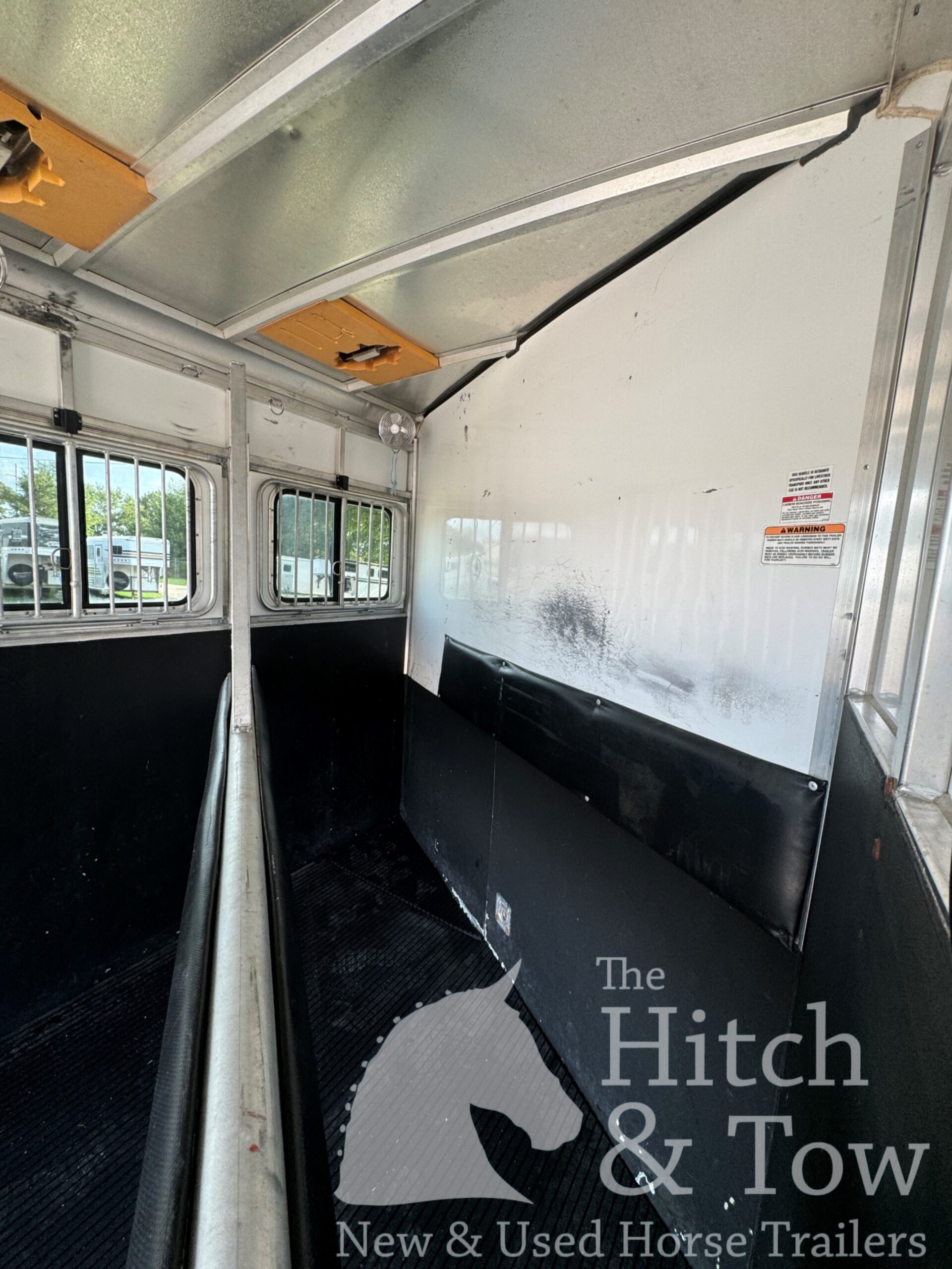 2014 SUNDOWNER SPORTMAN 3 HORSE GOOSENECK! $20,500