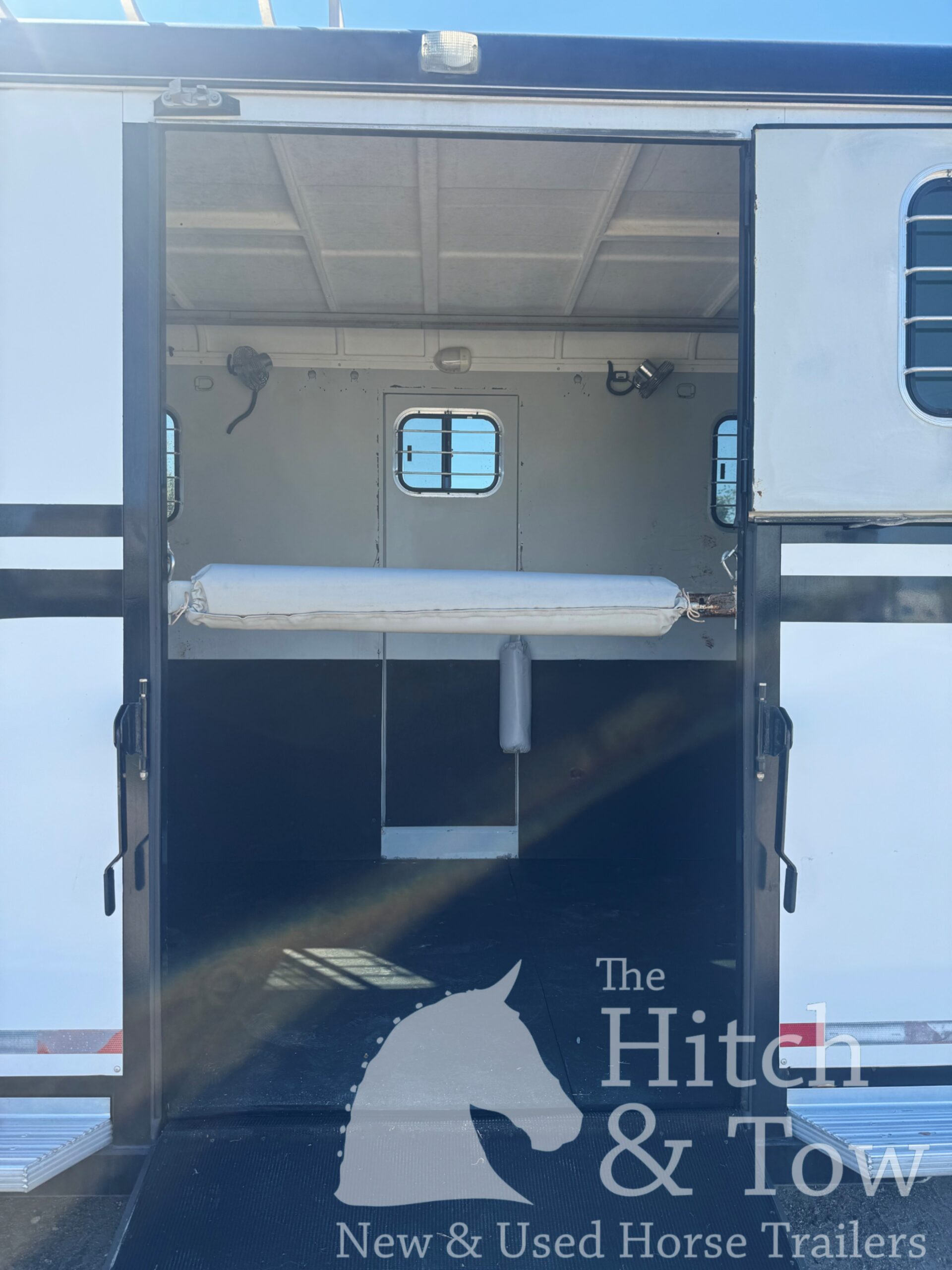 2017 EQUISPIRIT 4 HORSE HEAD TO HEAD TRAILER $42,900