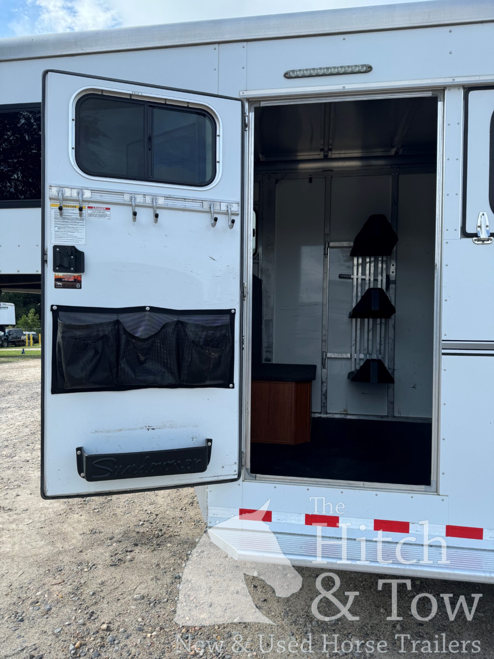 2014 SUNDOWNER SPORTMAN 3 HORSE GOOSENECK! $20,500