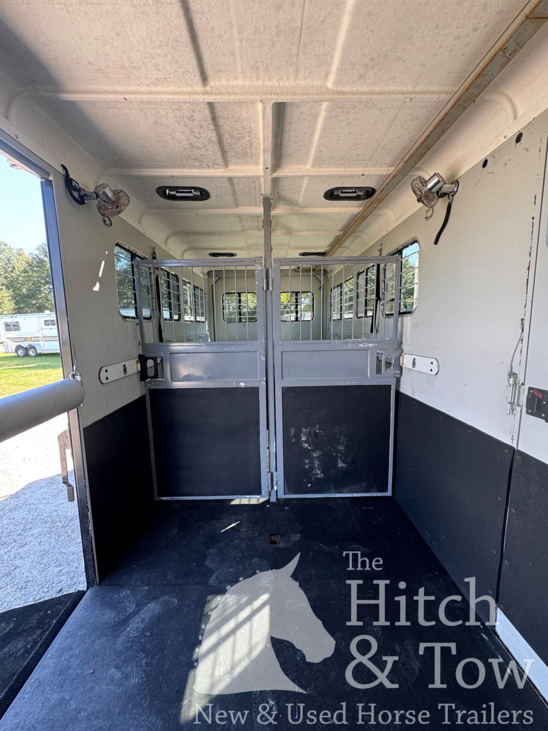 2017 EQUISPIRIT 4 HORSE HEAD TO HEAD TRAILER $42,900