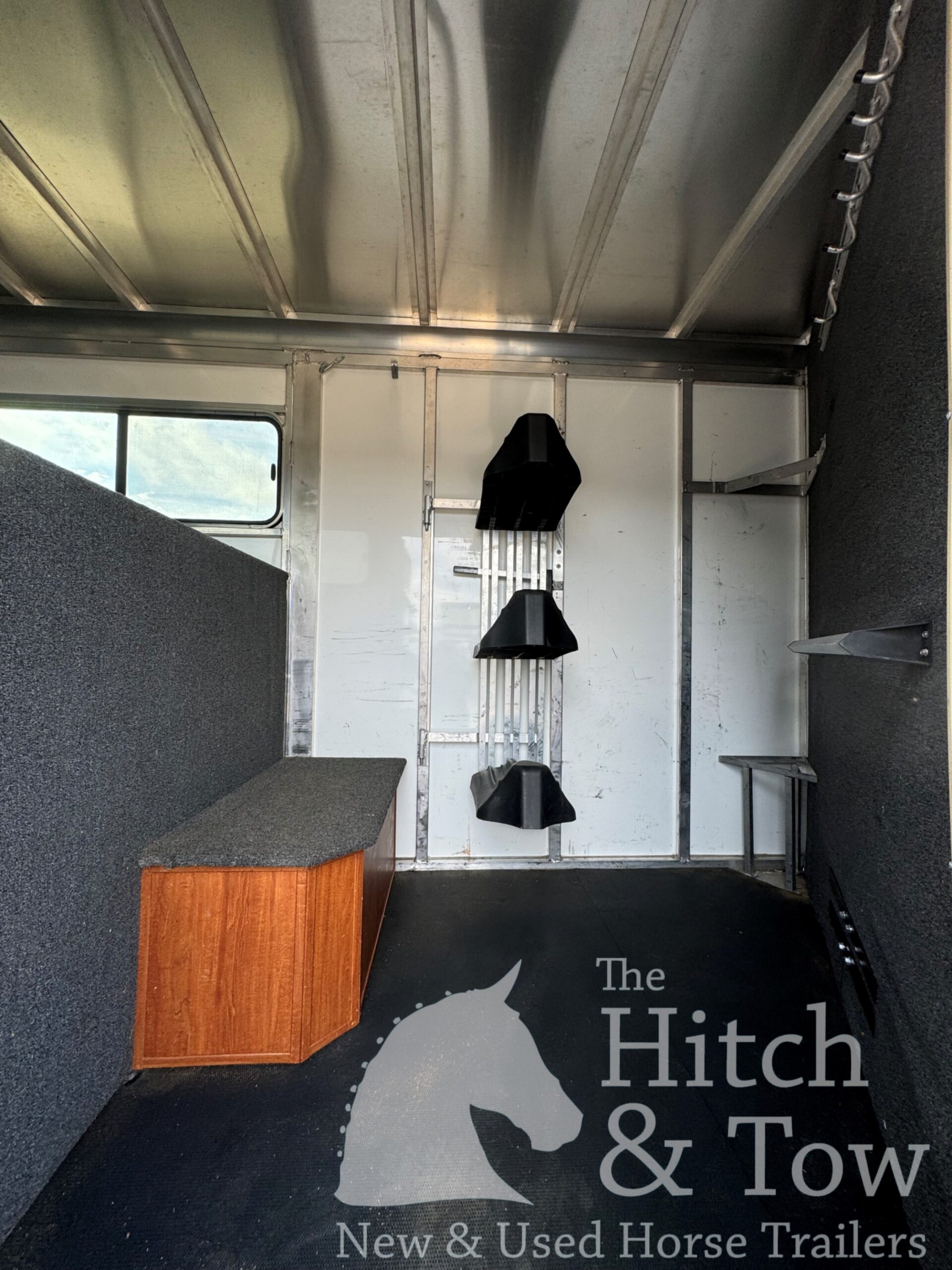 2014 SUNDOWNER SPORTMAN 3 HORSE GOOSENECK! $20,500