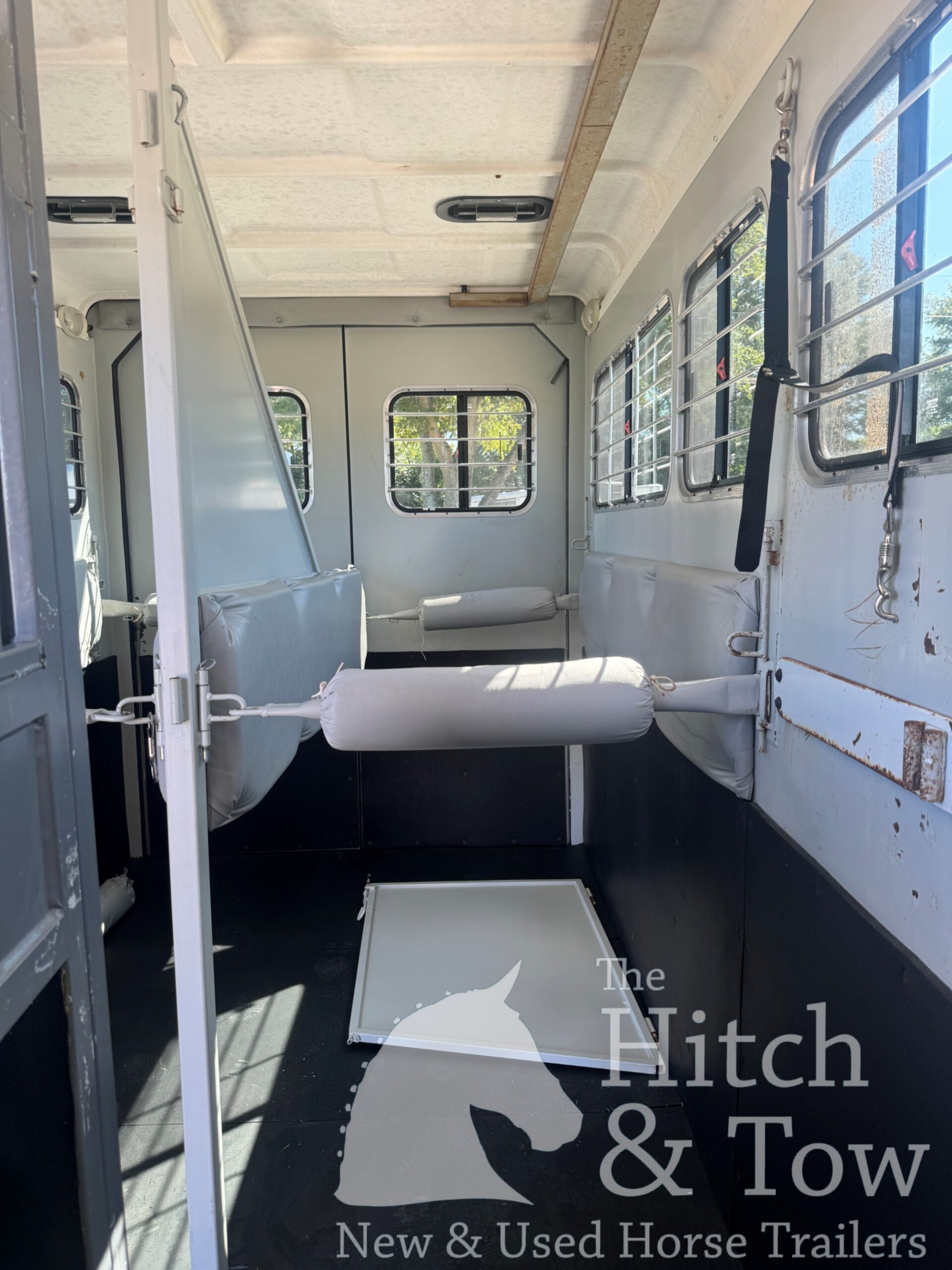 2017 EQUISPIRIT 4 HORSE HEAD TO HEAD TRAILER $42,900