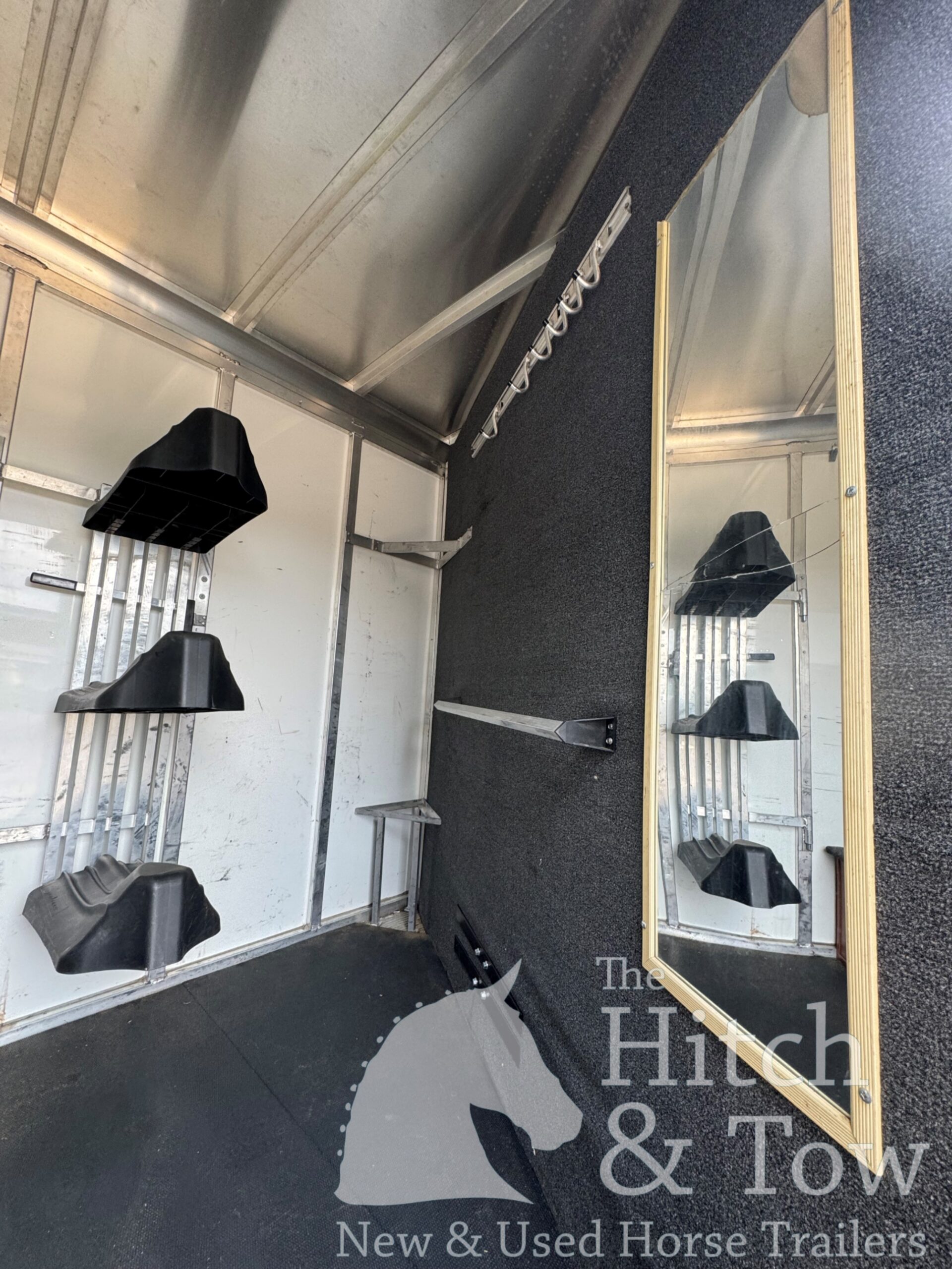 2014 SUNDOWNER SPORTMAN 3 HORSE GOOSENECK! $20,500