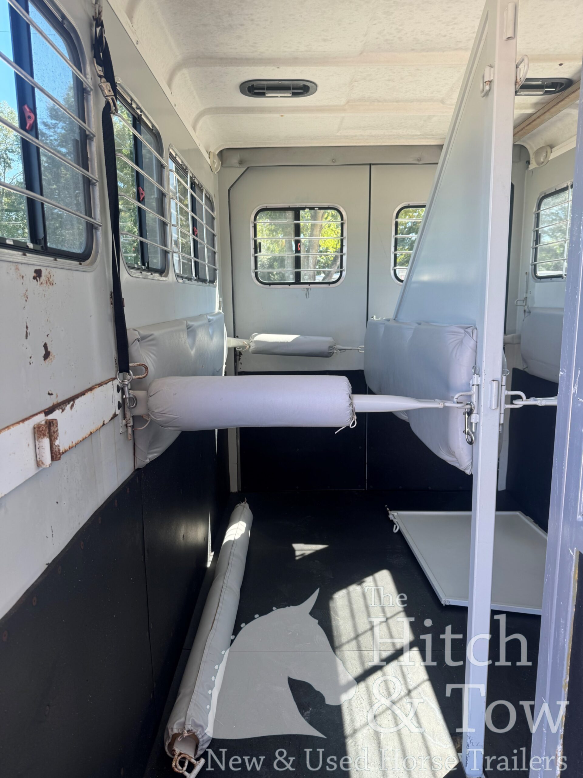 2017 EQUISPIRIT 4 HORSE HEAD TO HEAD TRAILER $42,900