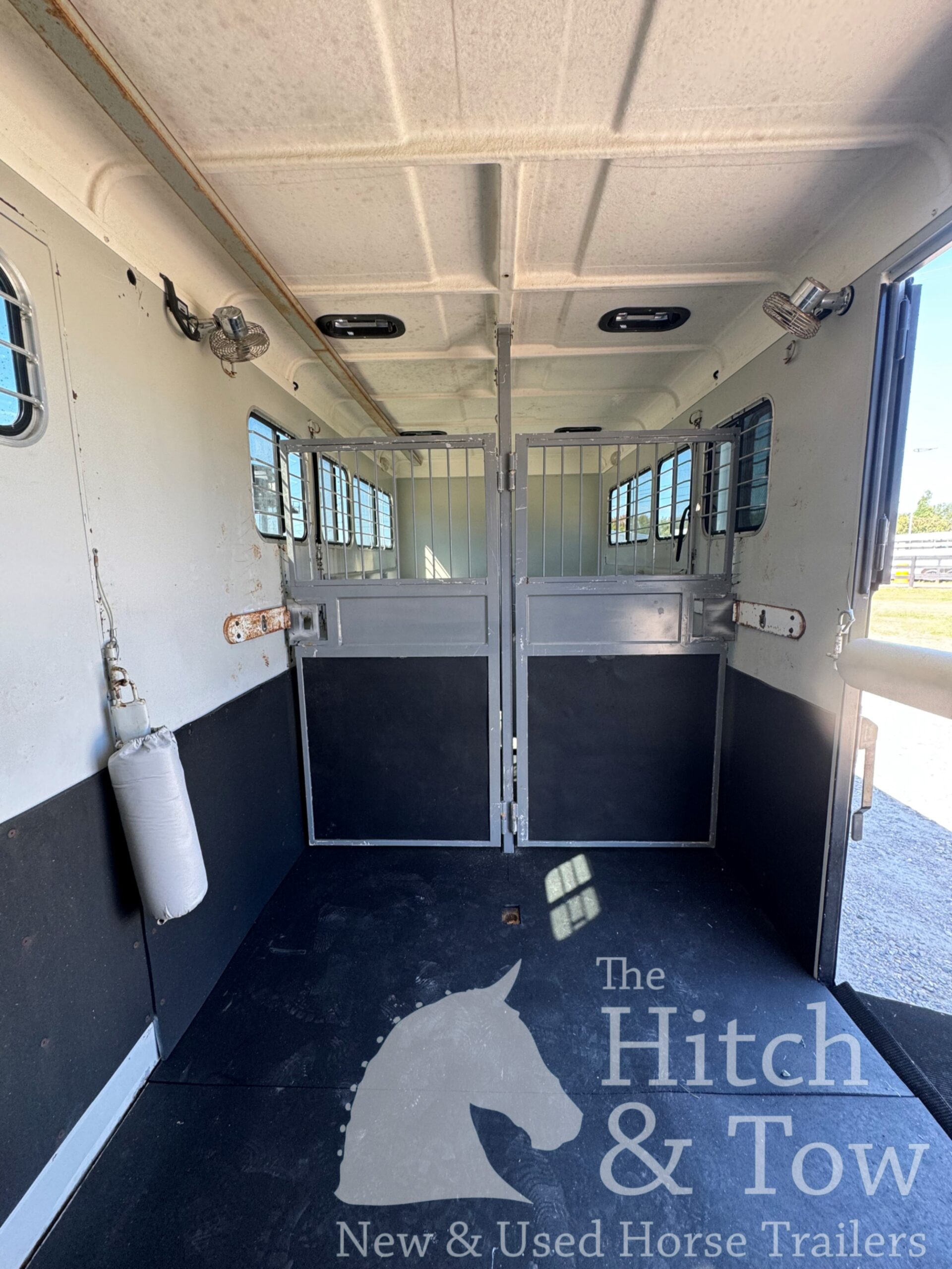 2017 EQUISPIRIT 4 HORSE HEAD TO HEAD TRAILER $42,900