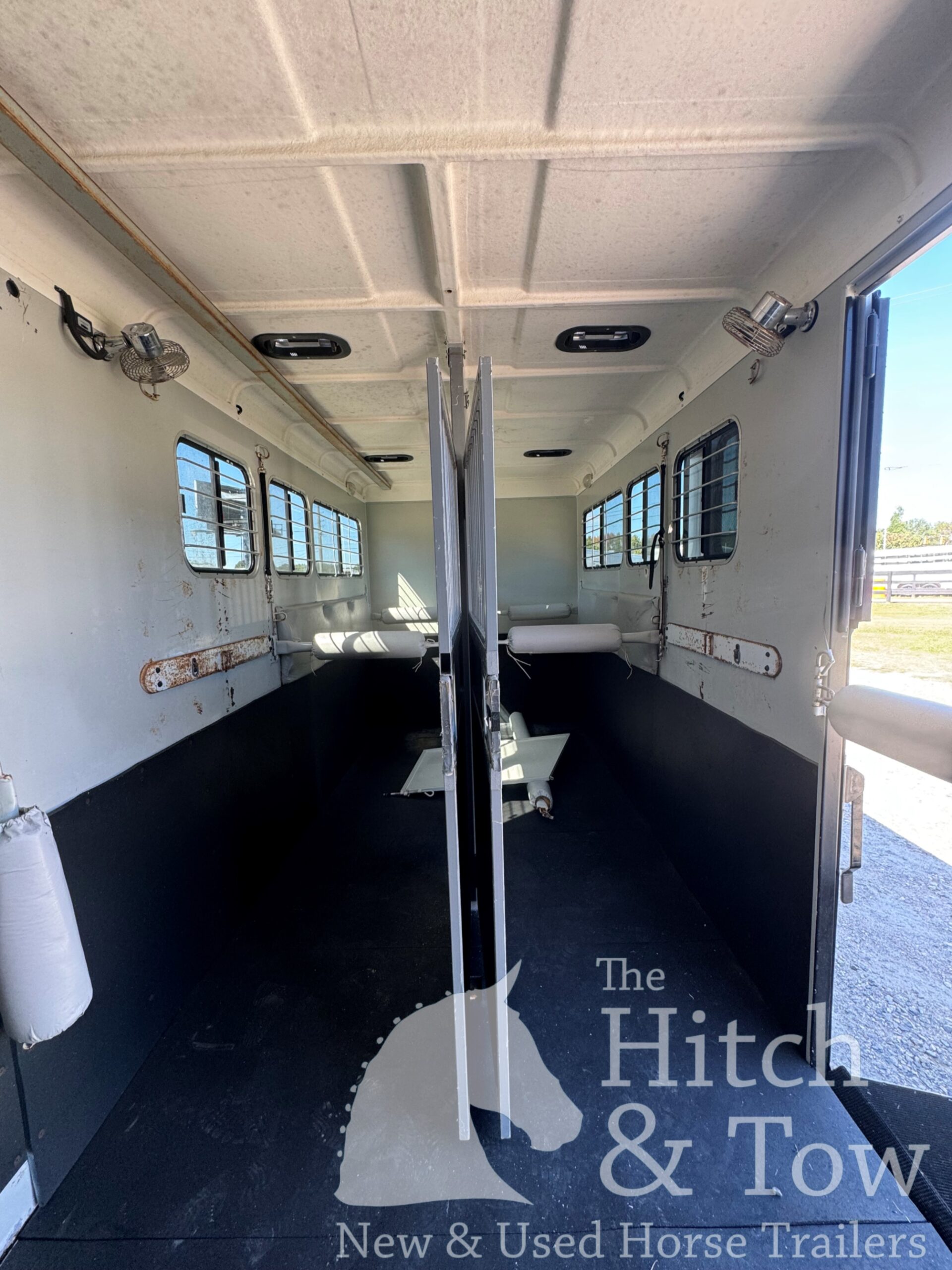 2017 EQUISPIRIT 4 HORSE HEAD TO HEAD TRAILER $42,900