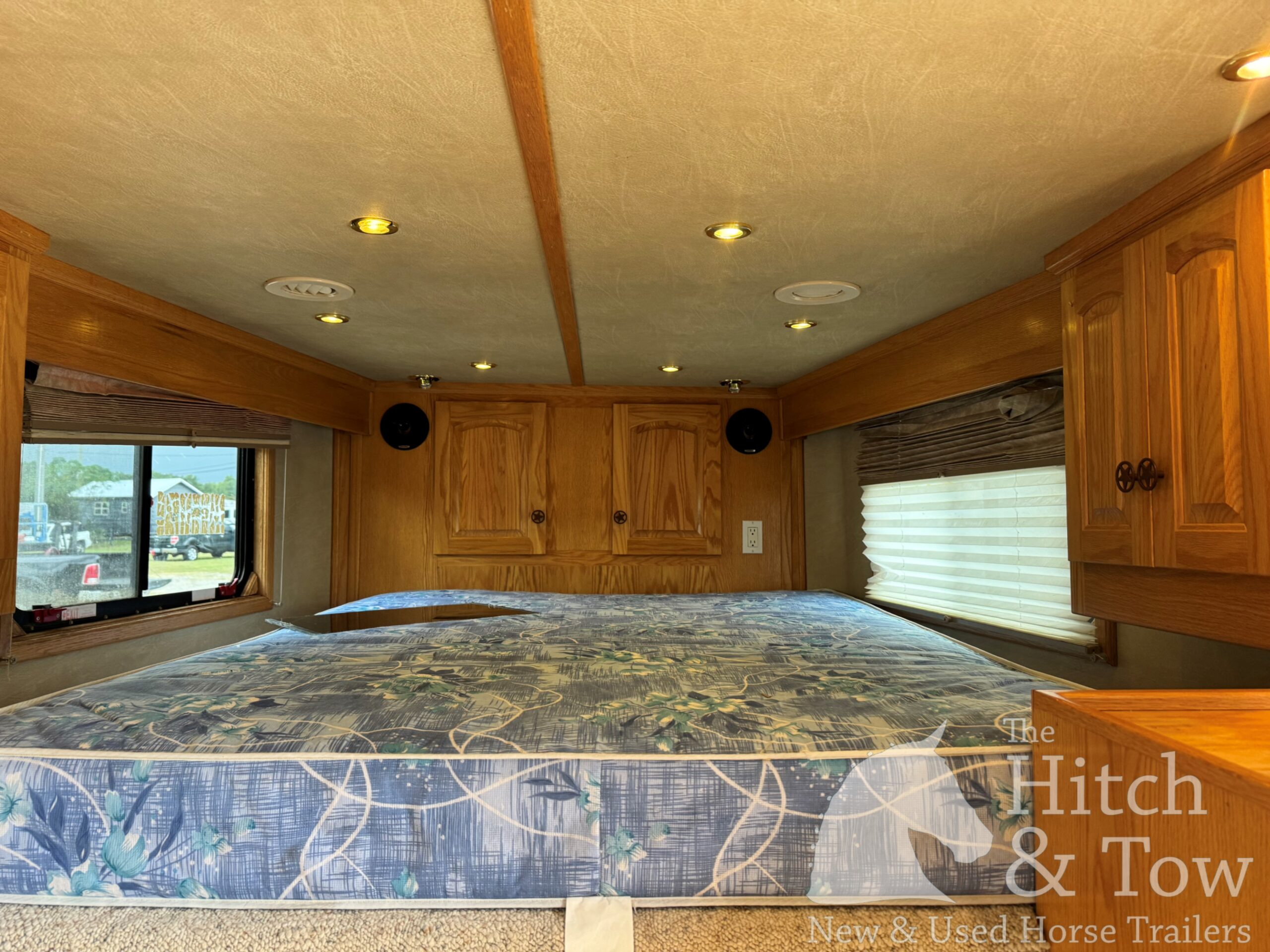 2003 BLOOMER 3 HORSE GOOSENECK W/ 12′ LQ $39,000