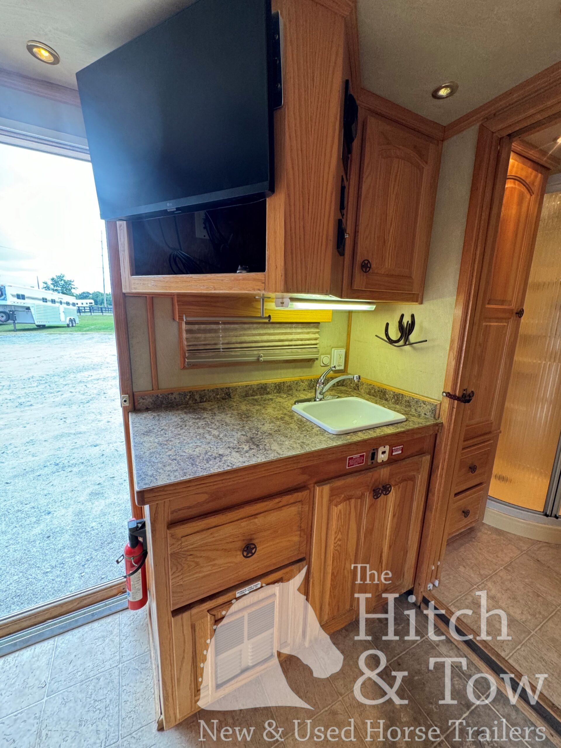 2003 BLOOMER 3 HORSE GOOSENECK W/ 12′ LQ $39,000