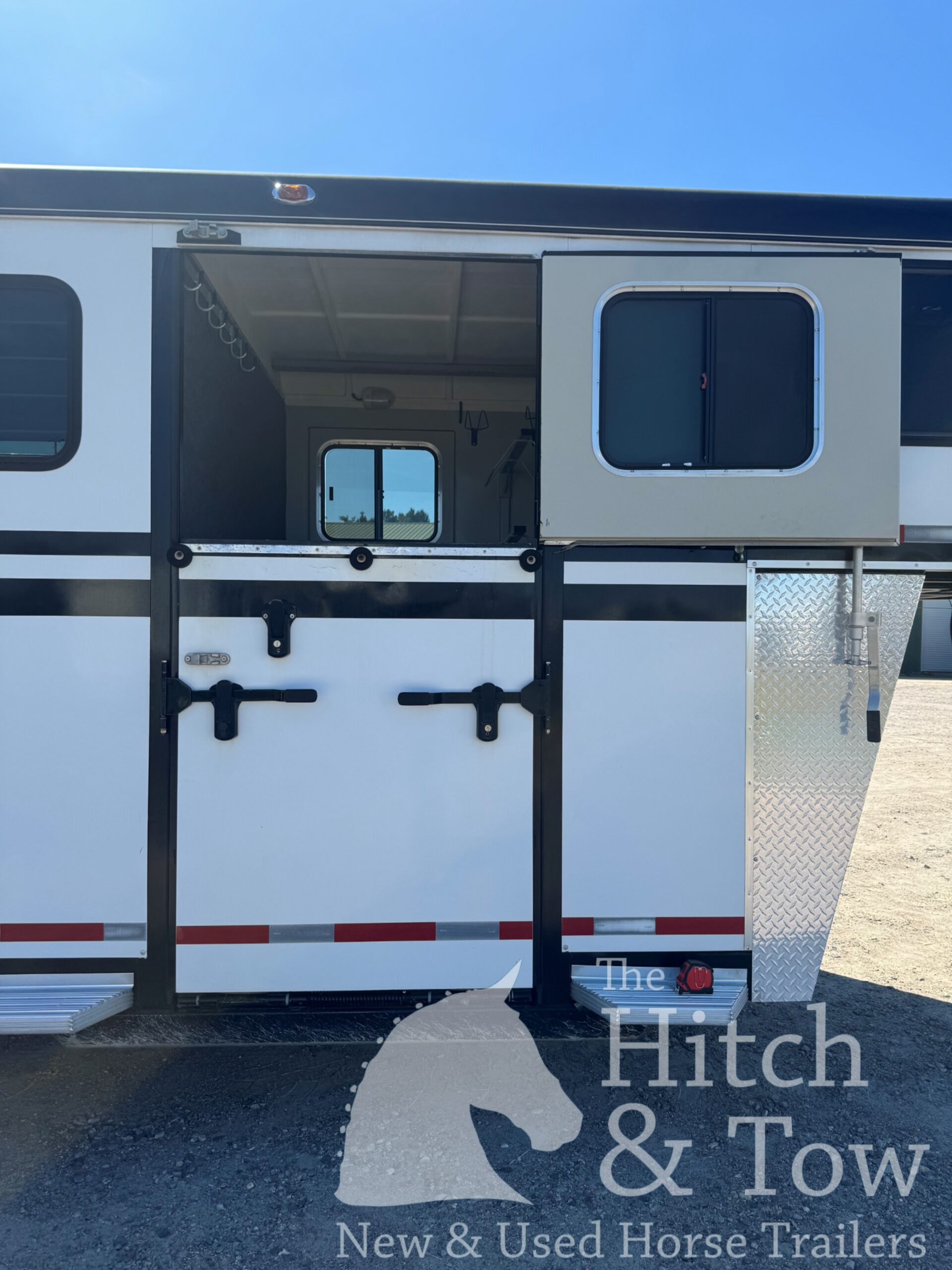 2017 EQUISPIRIT 4 HORSE HEAD TO HEAD TRAILER $42,900
