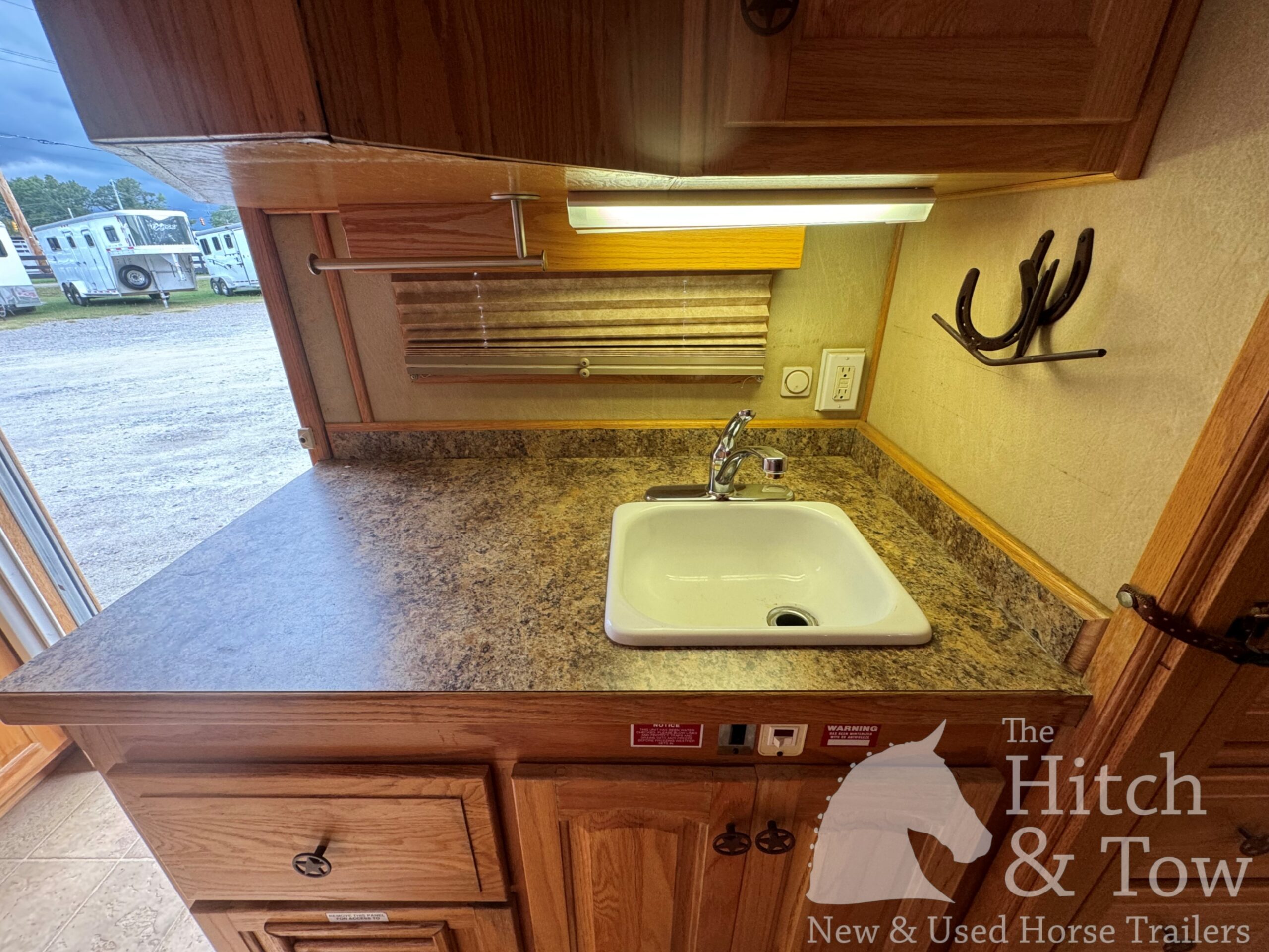 2003 BLOOMER 3 HORSE GOOSENECK W/ 12′ LQ $39,000