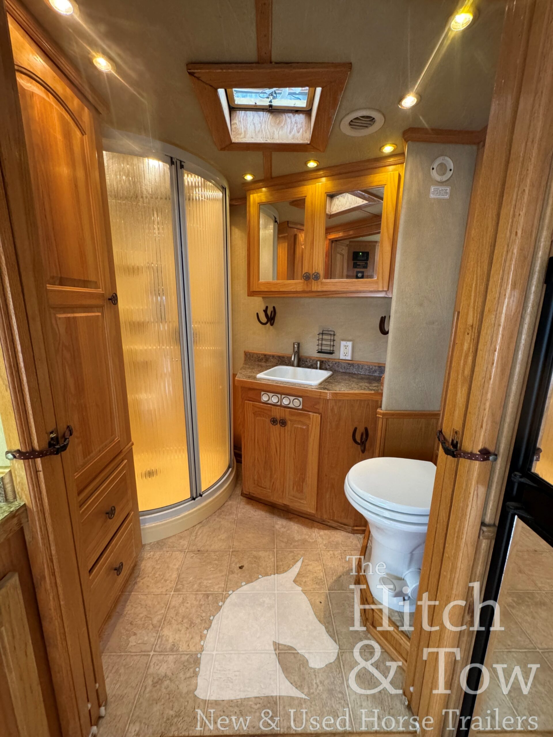 2003 BLOOMER 3 HORSE GOOSENECK W/ 12′ LQ $39,000