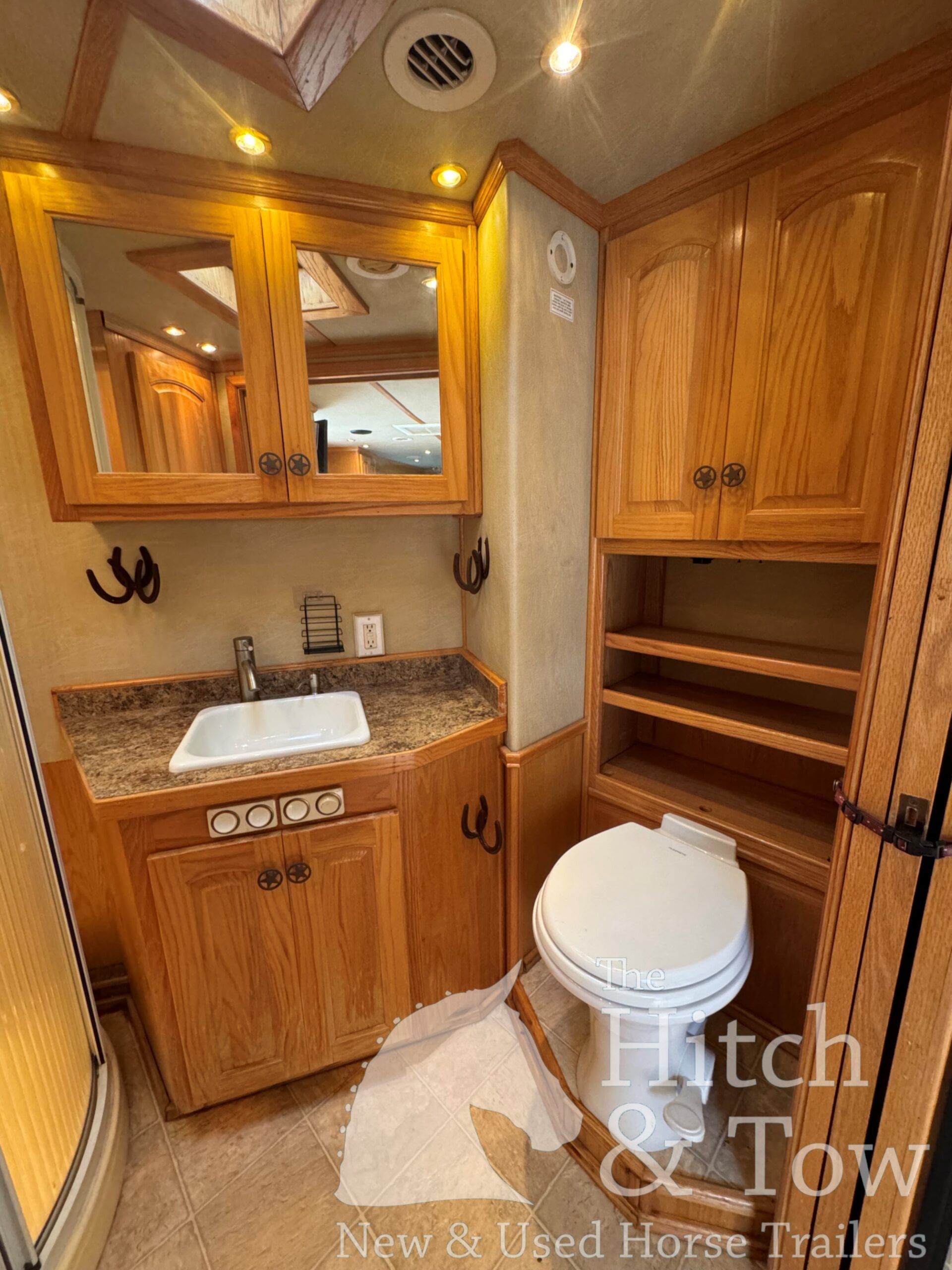 2003 BLOOMER 3 HORSE GOOSENECK W/ 12′ LQ $39,000