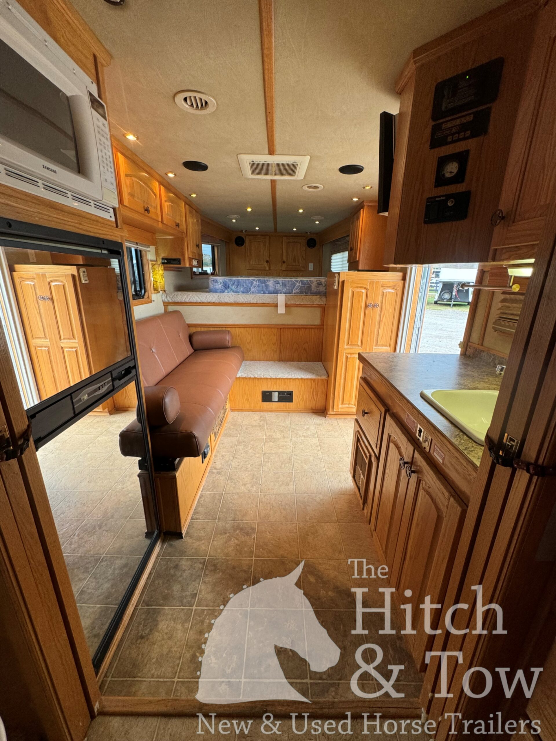 2003 BLOOMER 3 HORSE GOOSENECK W/ 12′ LQ $39,000