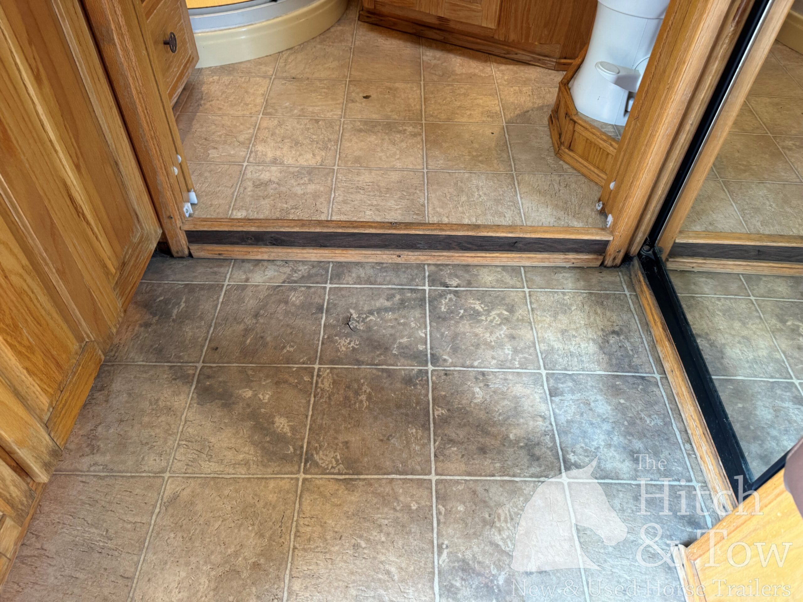 2003 BLOOMER 3 HORSE GOOSENECK W/ 12′ LQ $39,000