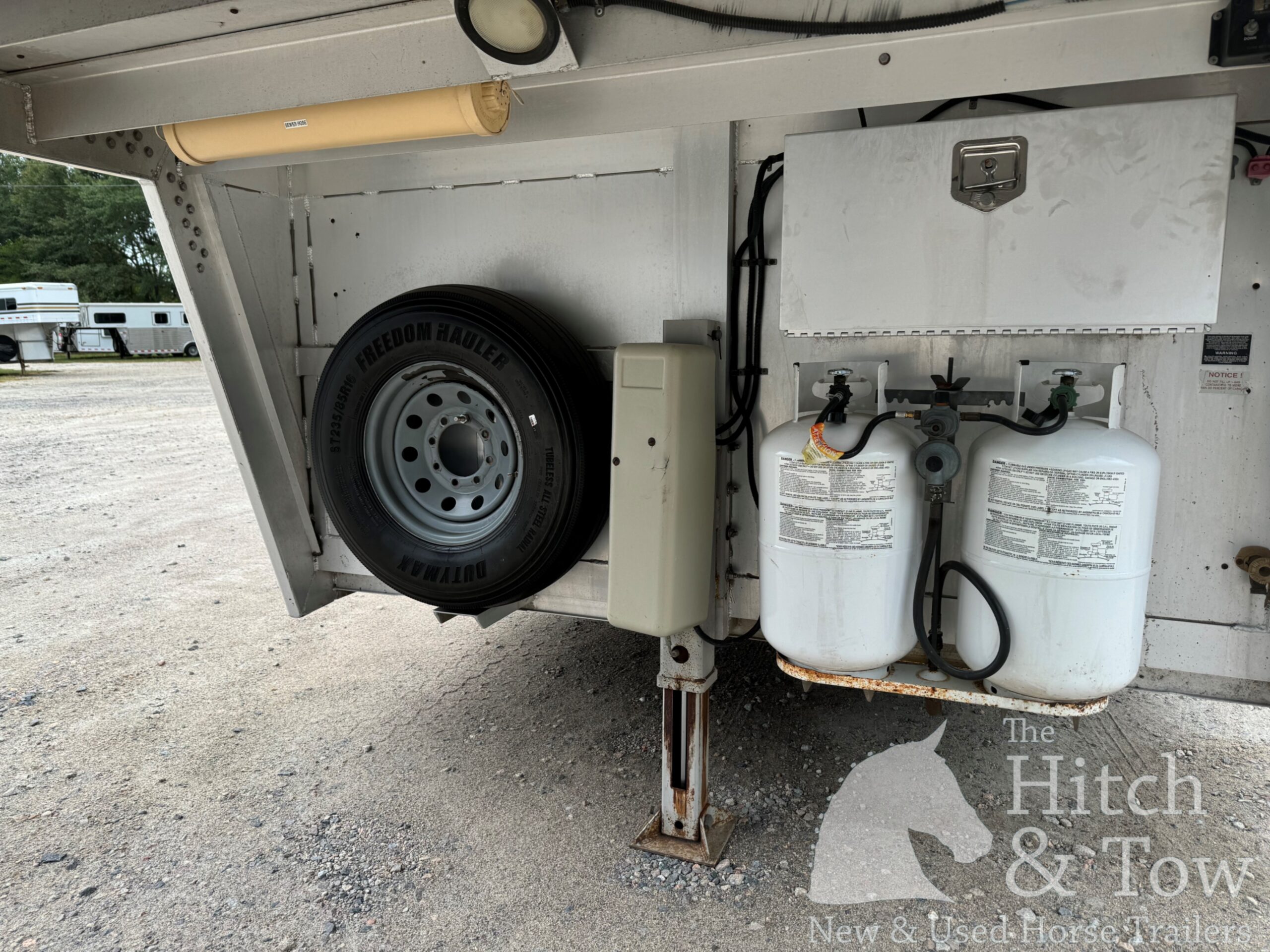 2003 BLOOMER 3 HORSE GOOSENECK W/ 12′ LQ $39,000