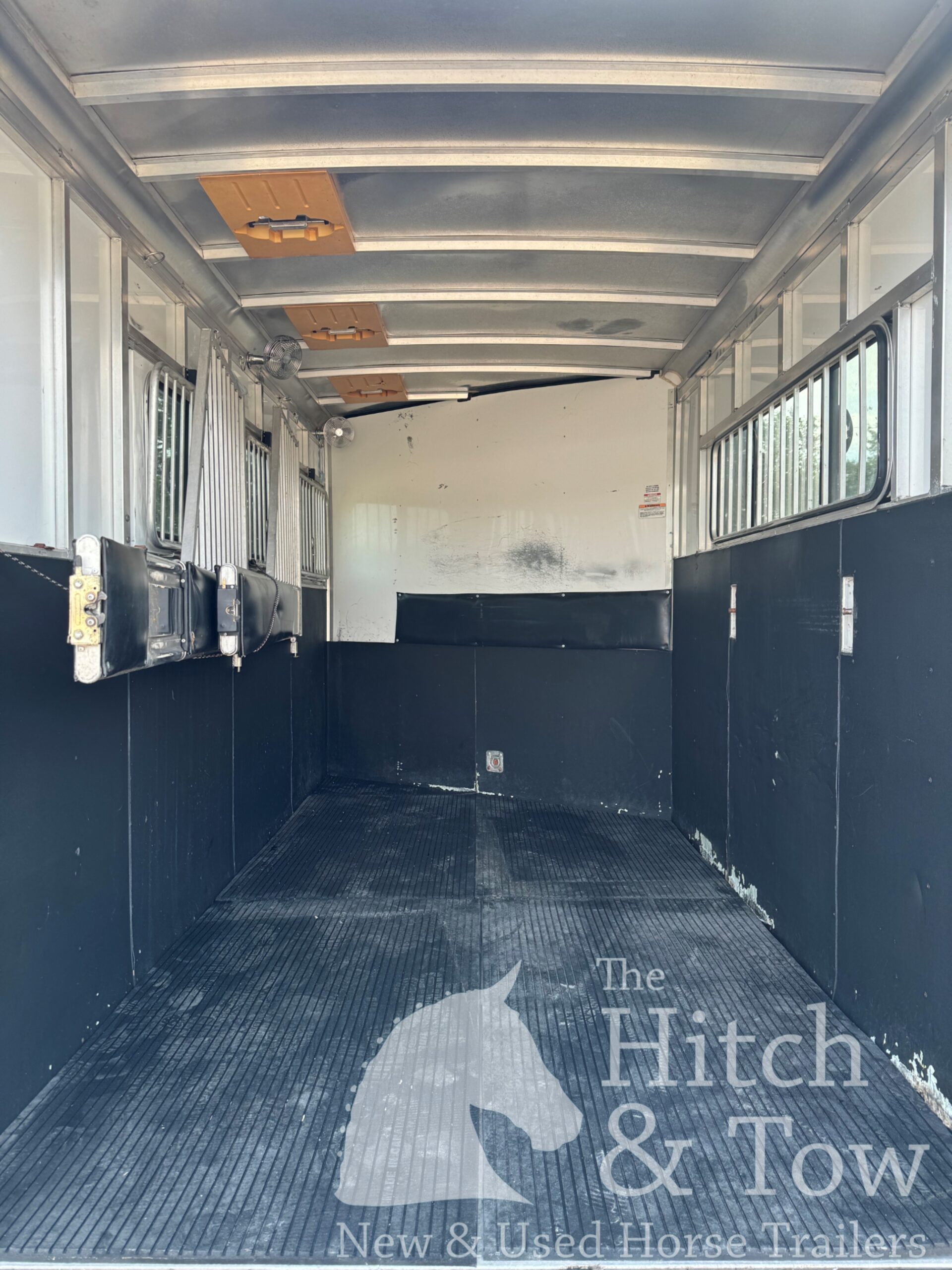 2014 SUNDOWNER SPORTMAN 3 HORSE GOOSENECK! $20,500