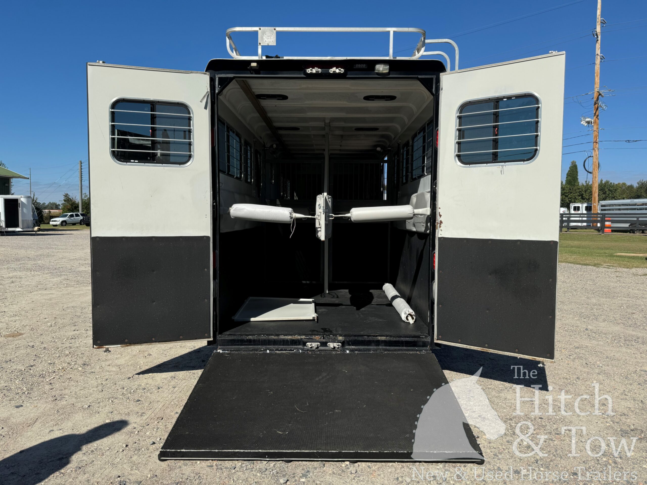 2017 EQUISPIRIT 4 HORSE HEAD TO HEAD TRAILER $42,900