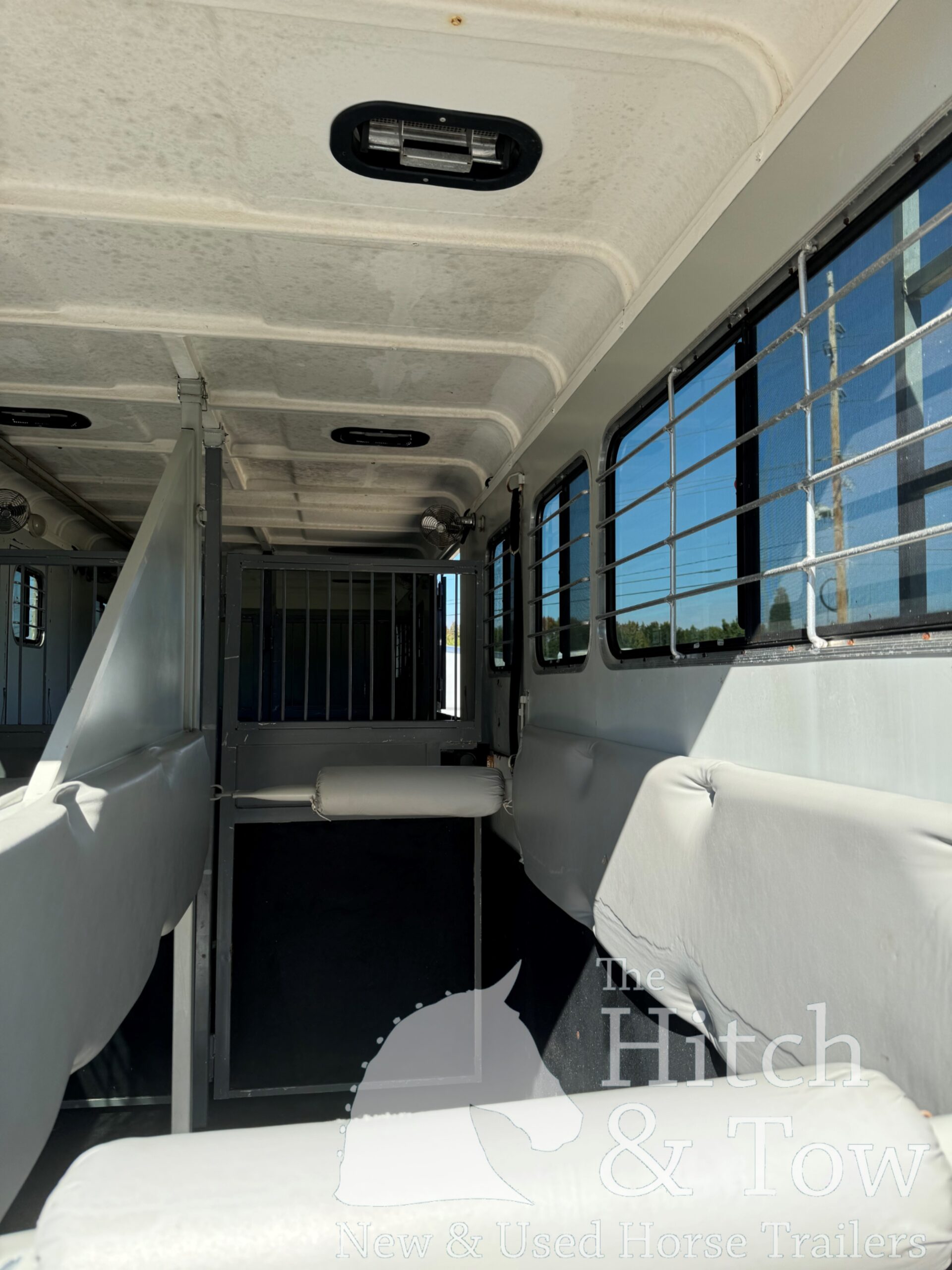 2017 EQUISPIRIT 4 HORSE HEAD TO HEAD TRAILER $42,900