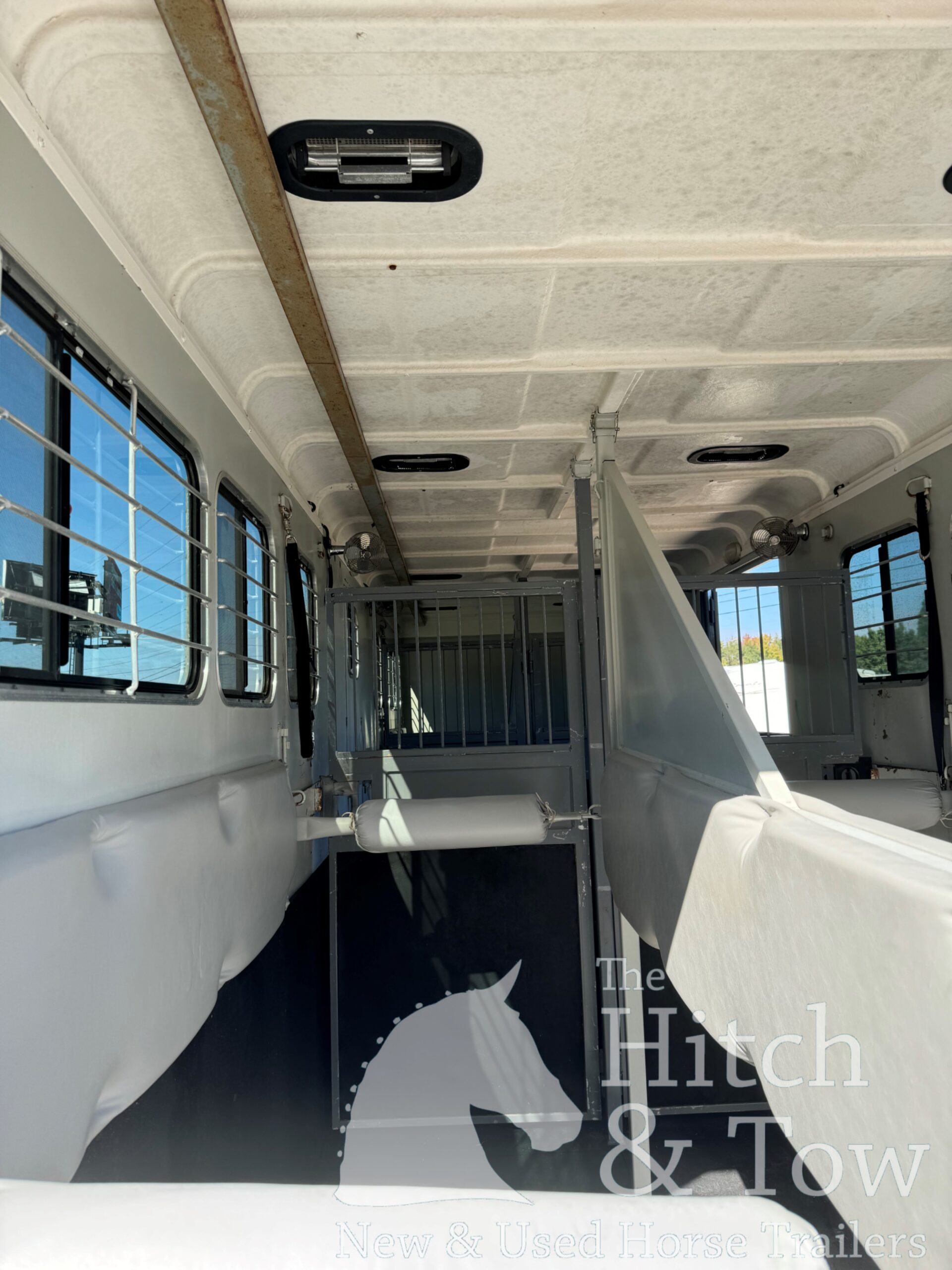 2017 EQUISPIRIT 4 HORSE HEAD TO HEAD TRAILER $42,900