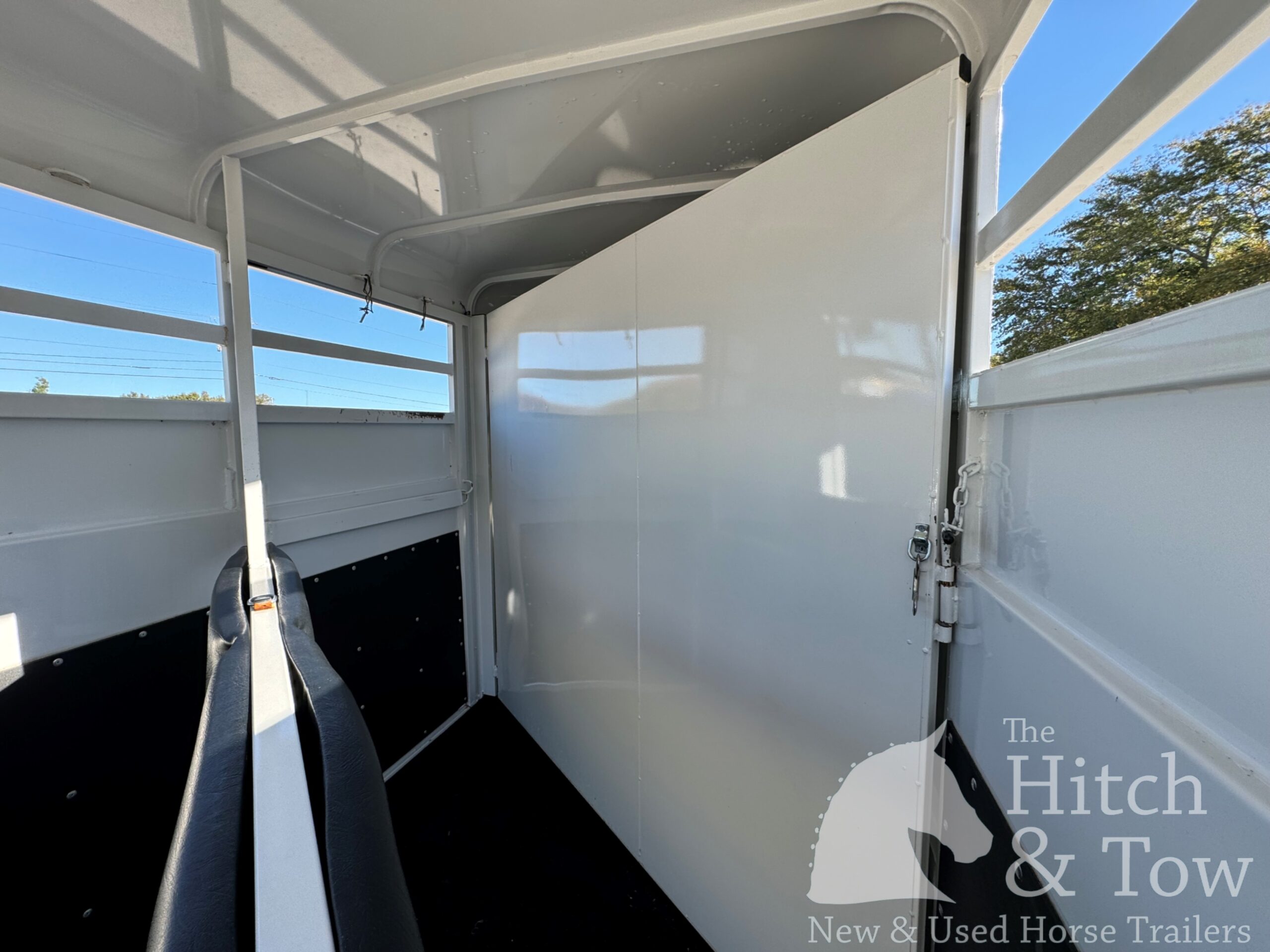 2023 BEE 2 HORSE SLANT BUMPER PULL STOCK COMBO TRAILER $10,500