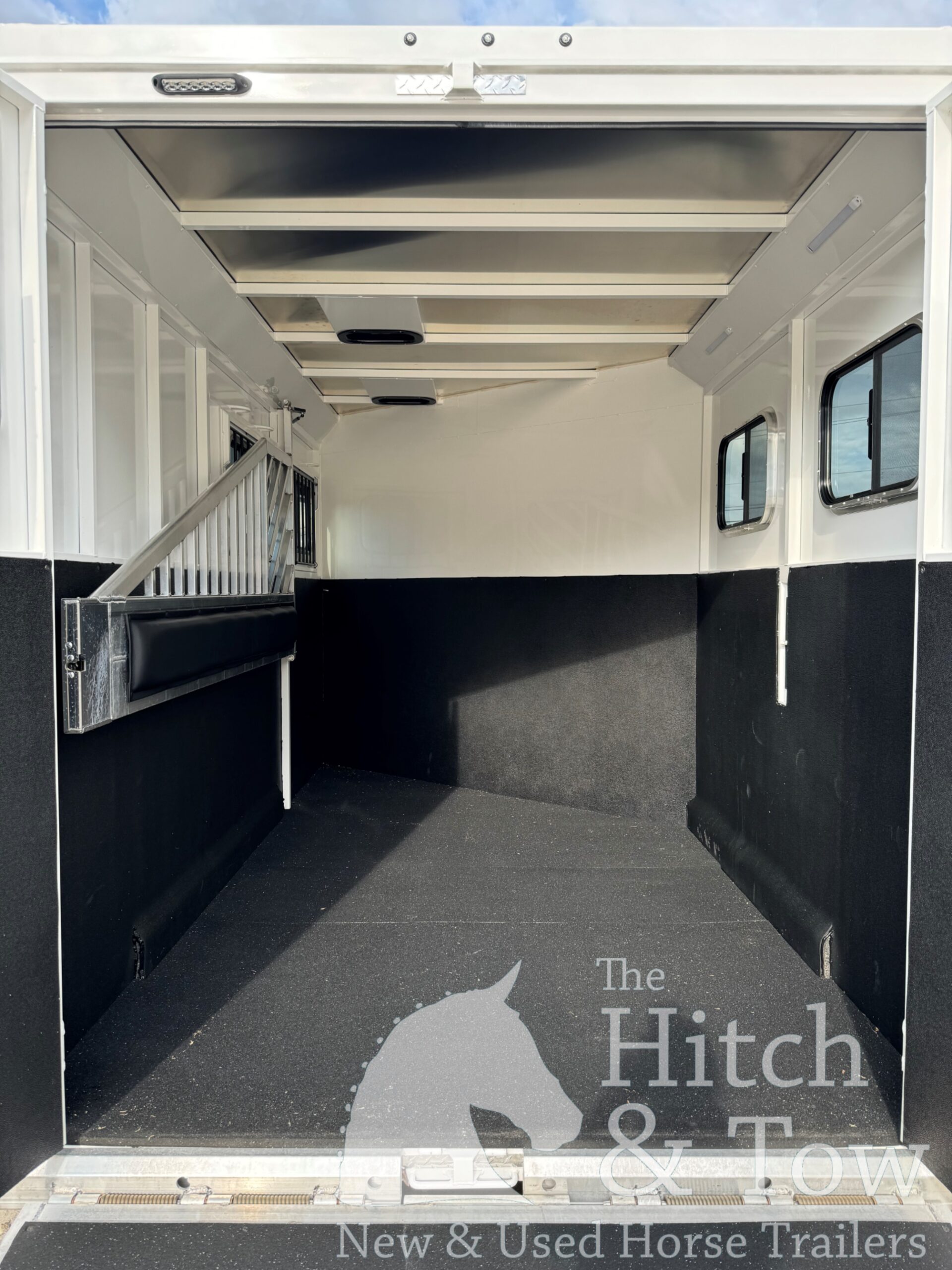 2023 TRAILS WEST CLASSIC II 2 HORSE SLANT LOAD BUMPER PULL $17,900