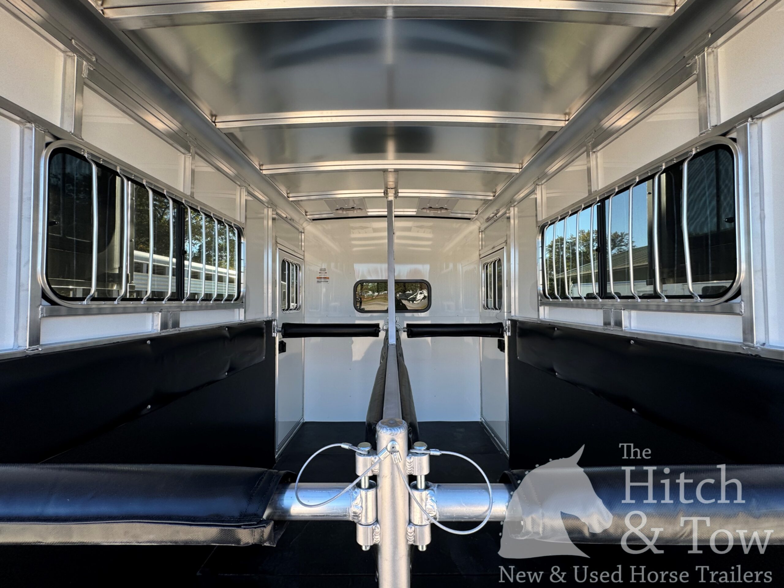 2026 SUNDOWNER CHARTER SE BUMPER PULL 2 HORSE STRAIGHT LOAD w/ GREAT FEATURES! $28,900