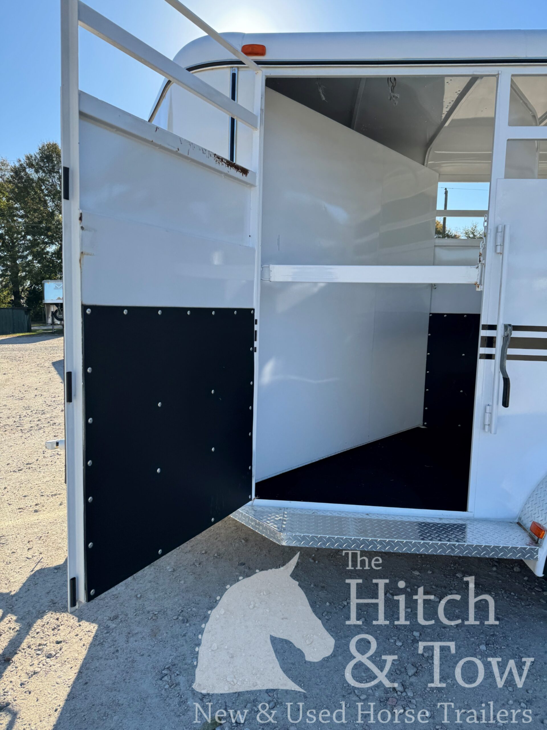 2023 BEE 2 HORSE SLANT BUMPER PULL STOCK COMBO TRAILER $10,500