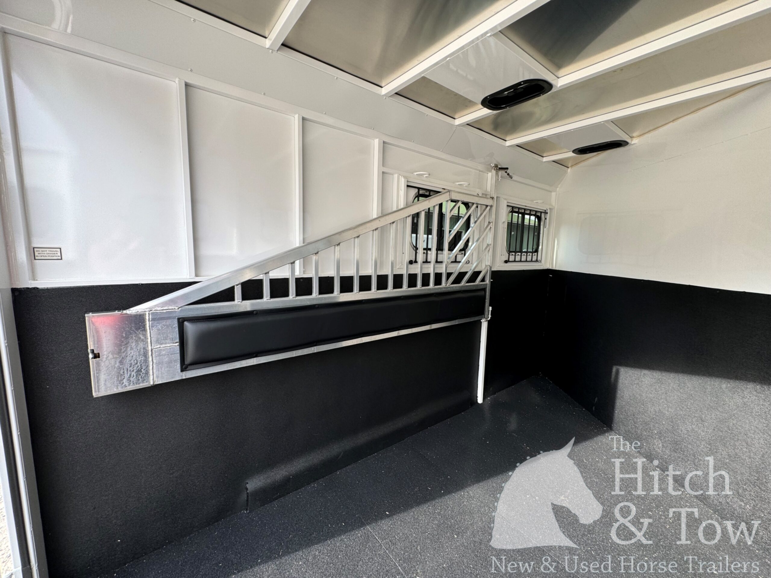 2023 TRAILS WEST CLASSIC II 2 HORSE SLANT LOAD BUMPER PULL $17,900