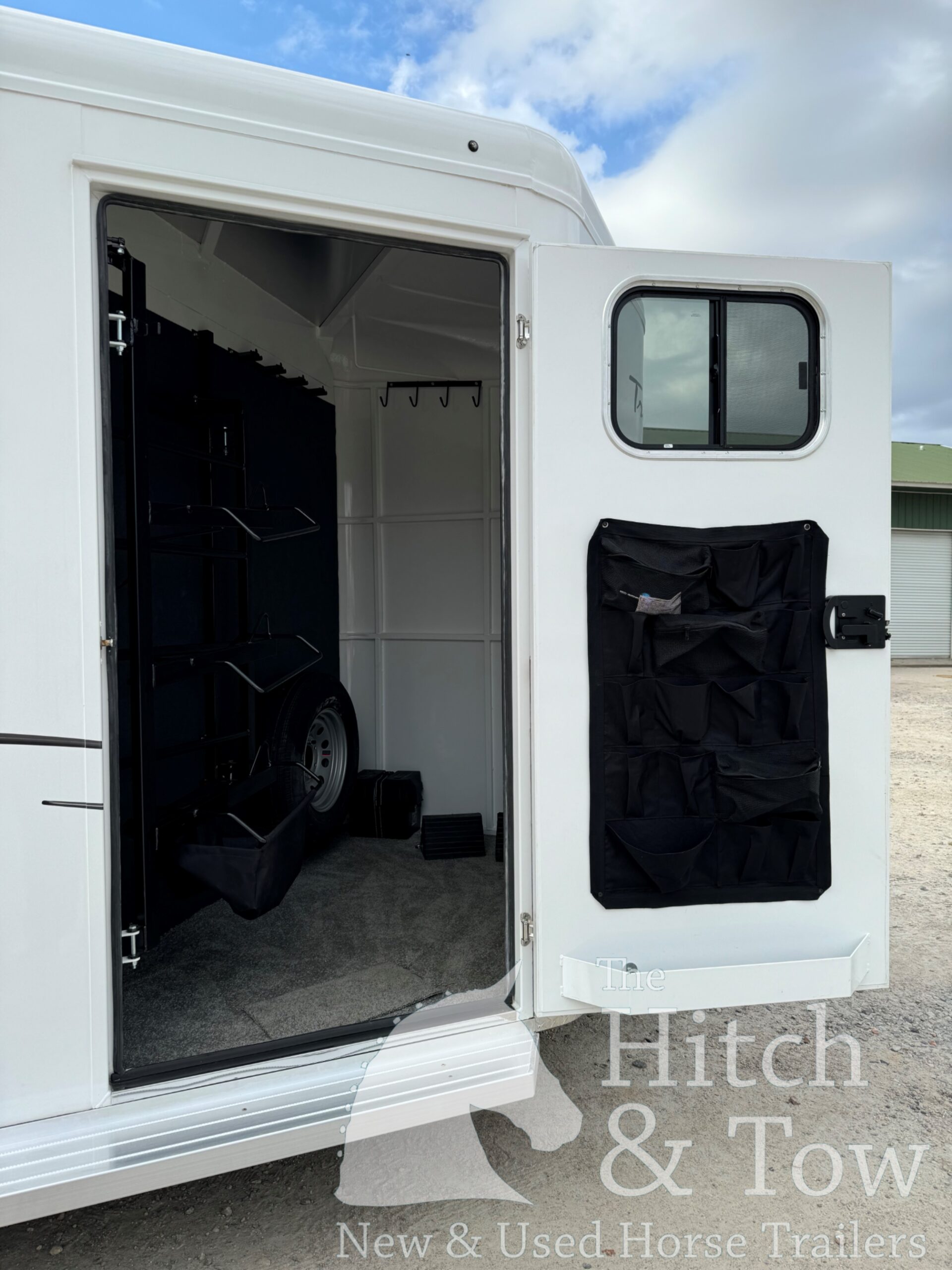 2023 TRAILS WEST CLASSIC II 2 HORSE SLANT LOAD BUMPER PULL $17,900