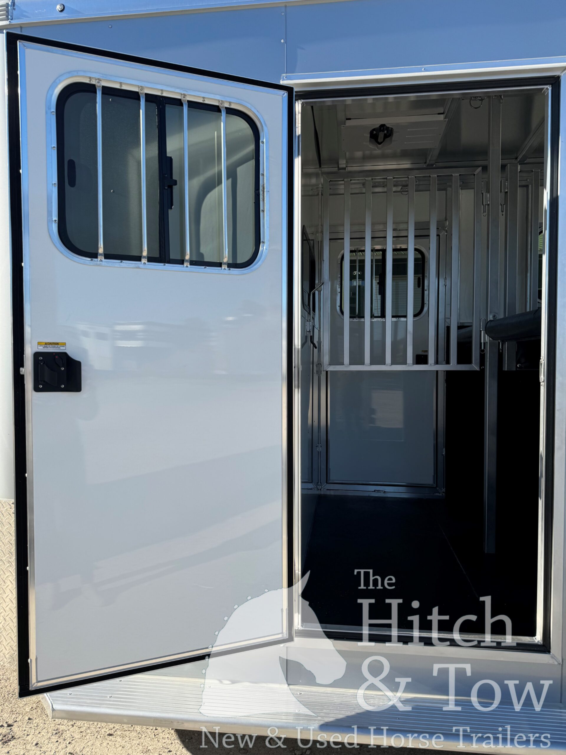 2026 SUNDOWNER CHARTER SE BUMPER PULL 2 HORSE STRAIGHT LOAD w/ GREAT FEATURES! $28,900